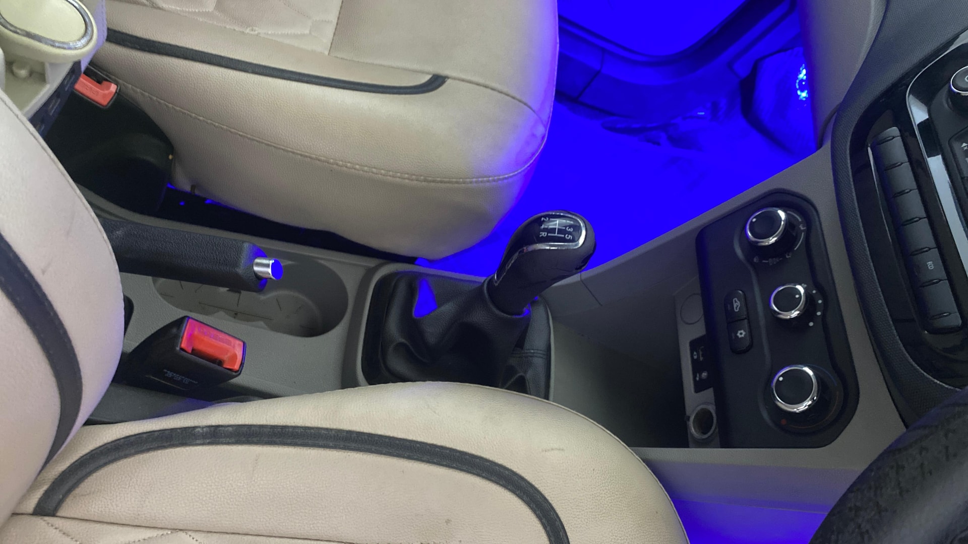 View 2018 Tata Tiago Revotorq XB Image 38 Used 2018 Tata Tiago Revotorq XB Image 38