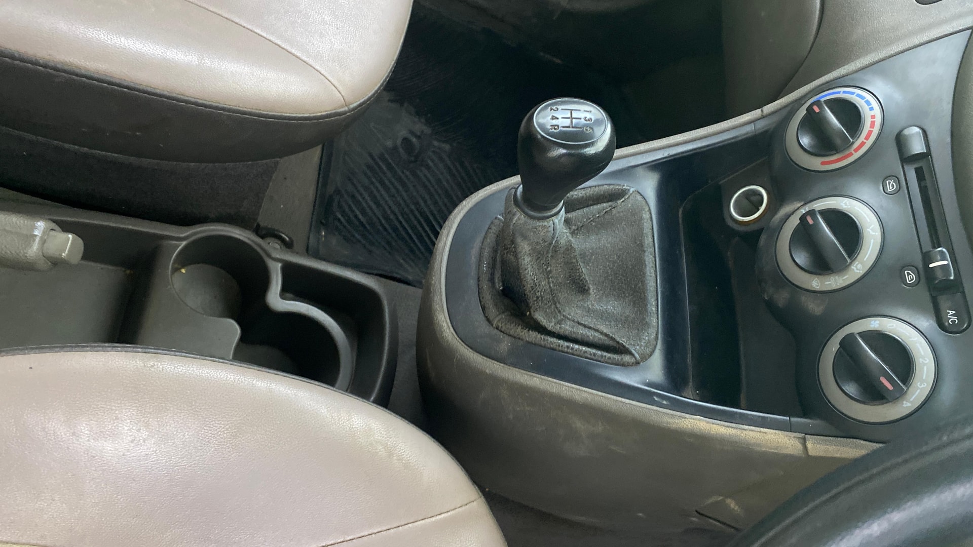View 2016 Hyundai i10 1.1 Era Image 37 Used 2016 Hyundai i10 1.1 Era Image 37
