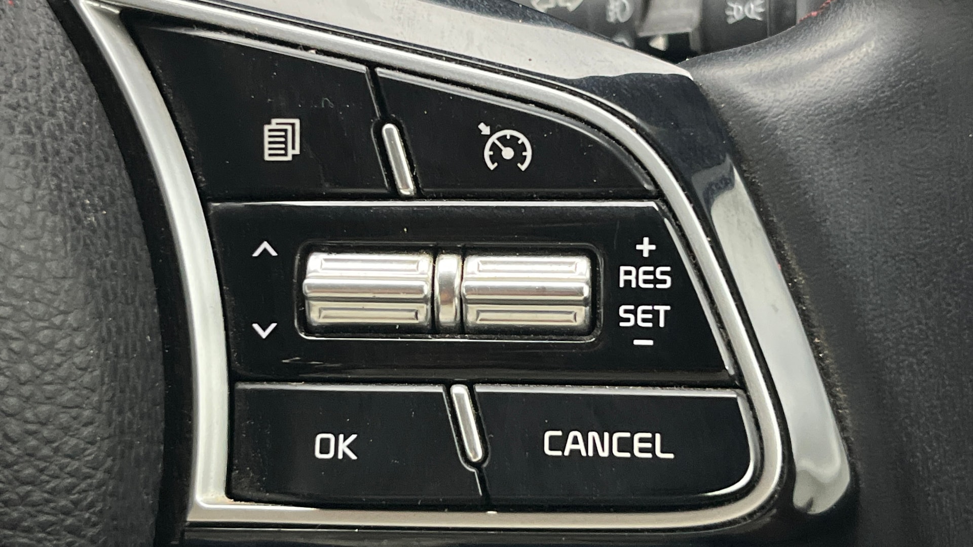 View 2021 Kia Sonet GTX Plus Diesel Image 3 Used 2021 Kia Sonet GTX Plus Diesel Image 3