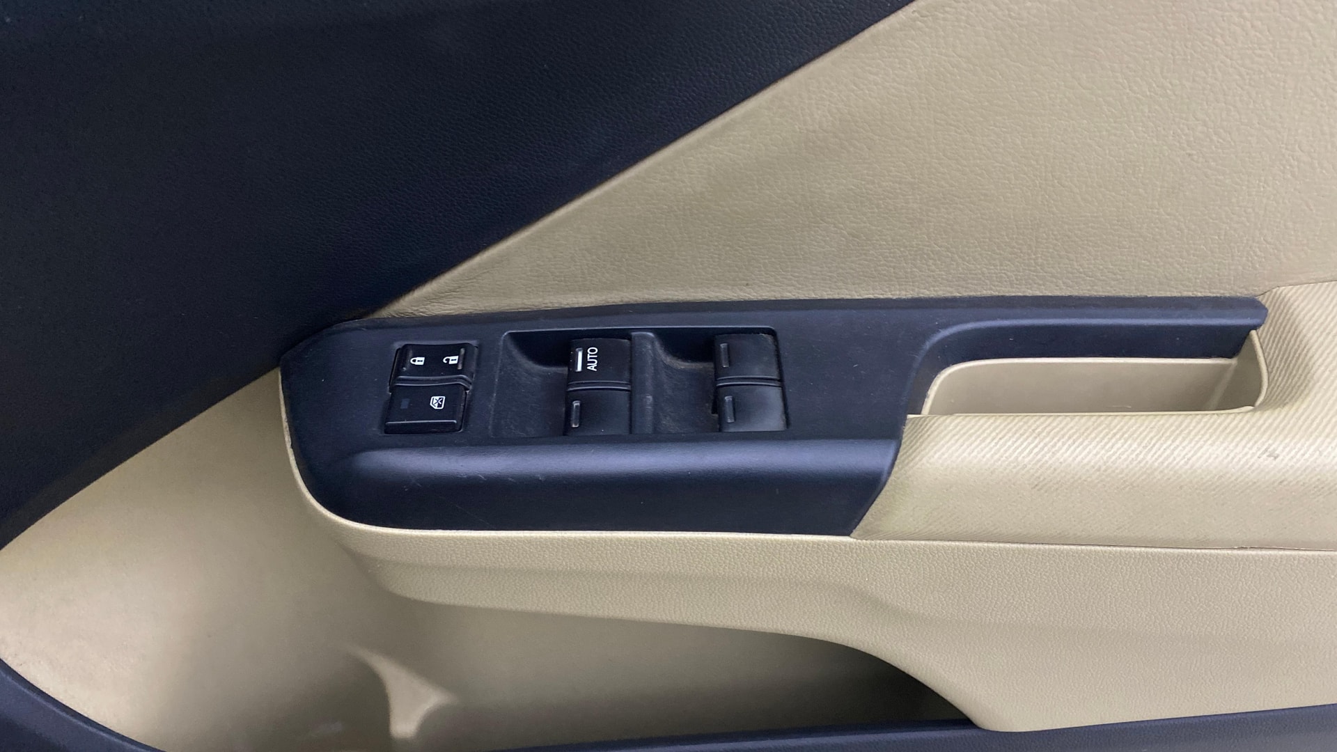 View 2014 Honda City ZX MT Diesel Anniversary Edition Image 33 Used 2014 Honda City ZX MT Diesel Anniversary Edition Image 33