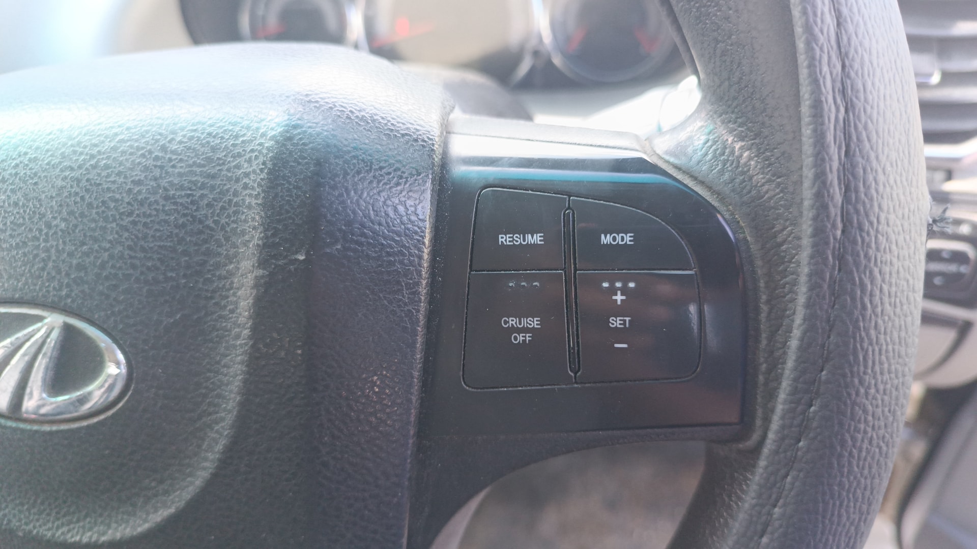 View 2016 Mahindra NuvoSport N8 Image 3 Used 2016 Mahindra NuvoSport N8 Image 3