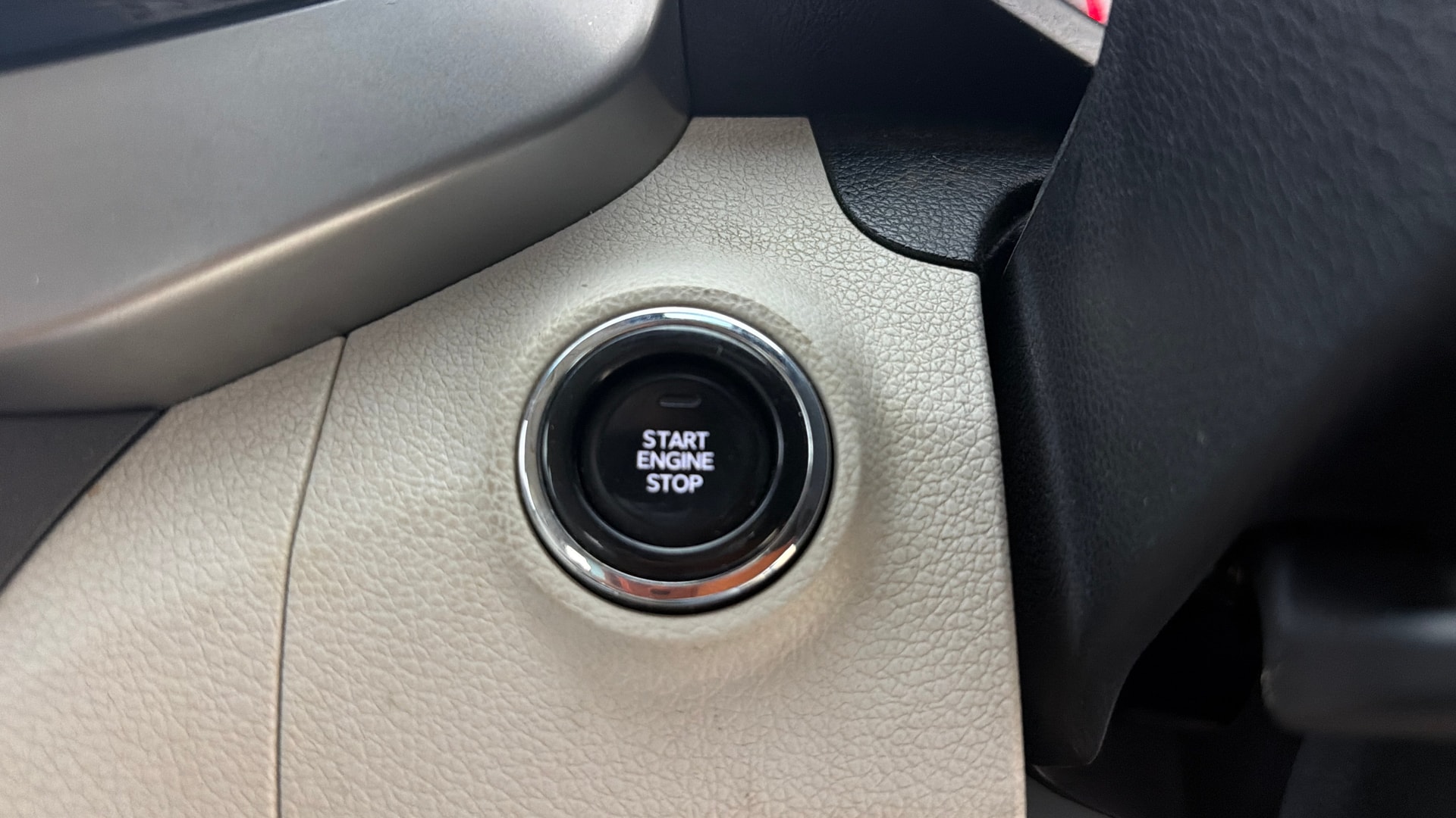 Used 2025 Mahindra XUV300 Used 2025 Mahindra XUV300