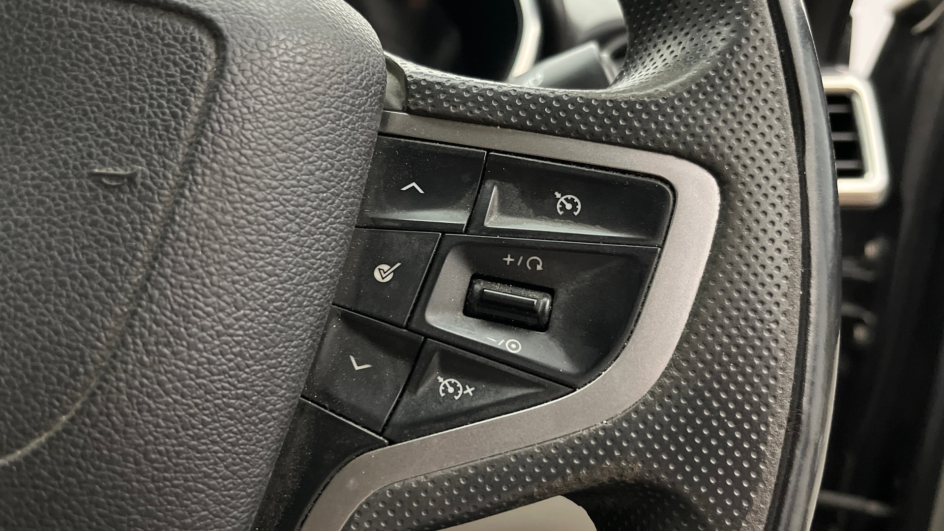 View 2021 Tata Safari XZA Plus Image 3 Used 2021 Tata Safari XZA Plus Image 3