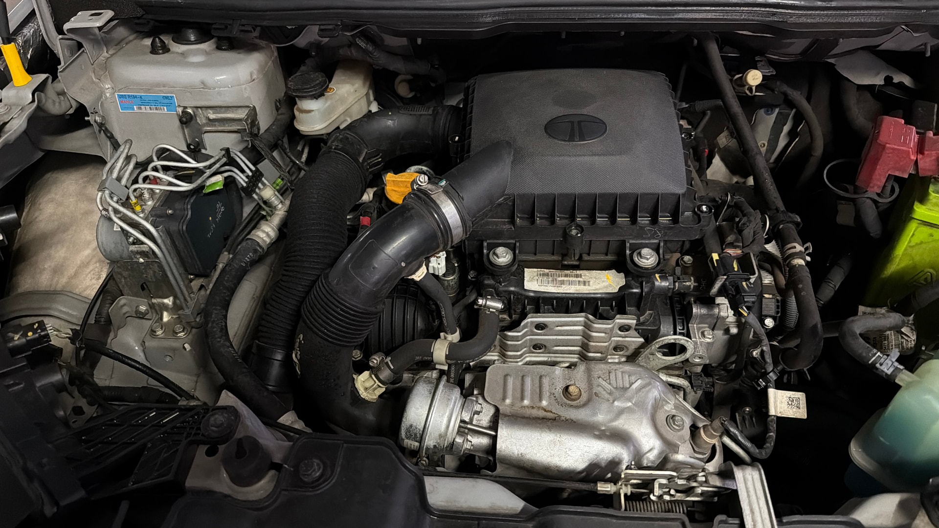 View 2025 Tata Curvv Smart 1.2 Revotron Petrol 6MT Image 25 Used 2025 Tata Curvv Smart 1.2 Revotron Petrol 6MT Image 25