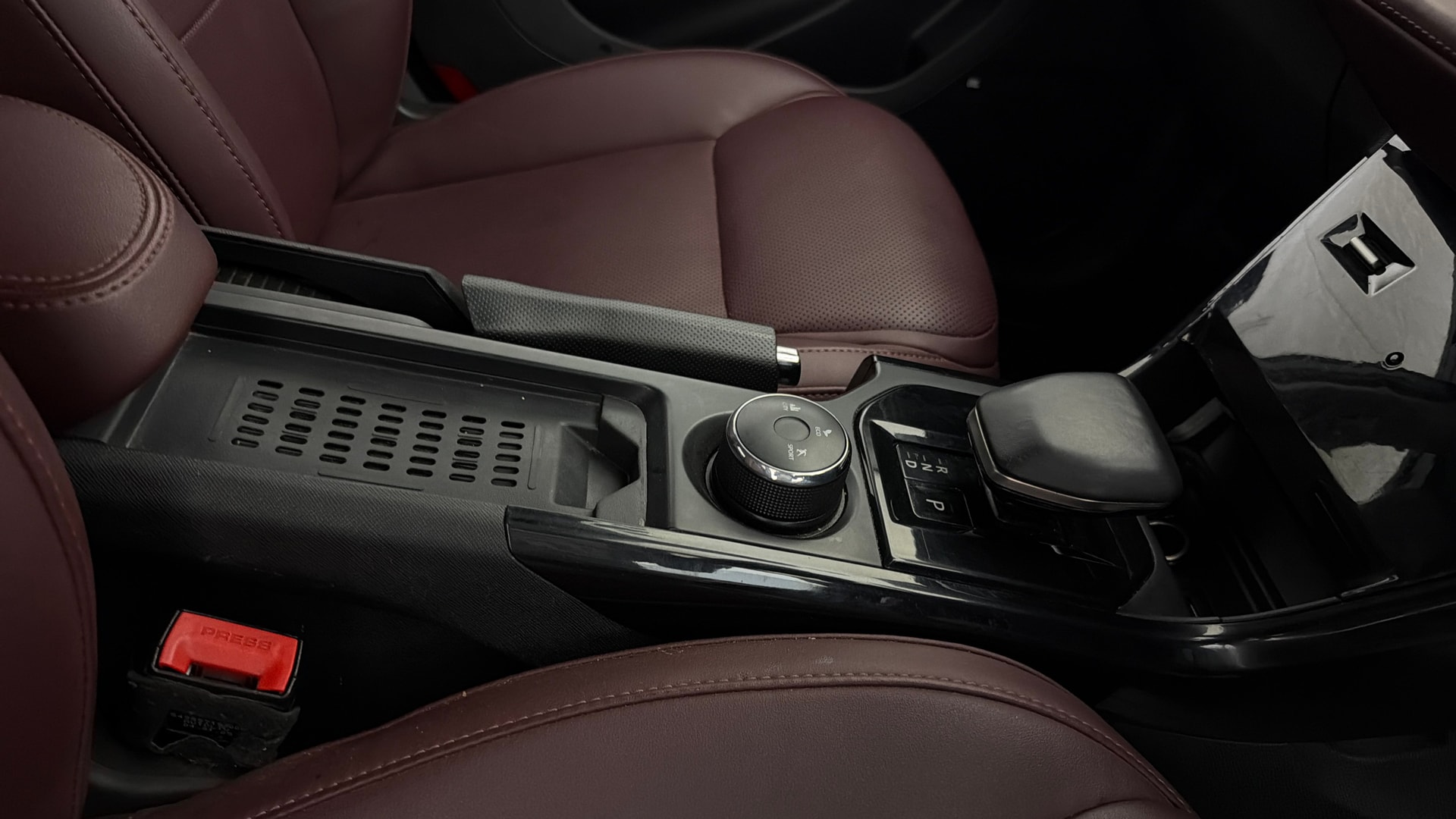 View 2025 Tata Curvv Smart 1.2 Revotron Petrol 6MT Image 42 Used 2025 Tata Curvv Smart 1.2 Revotron Petrol 6MT Image 42