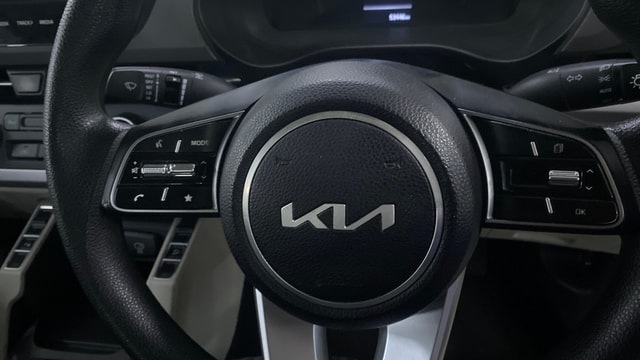 View Kia Carens Image 3 Used Kia Carens Image 3
