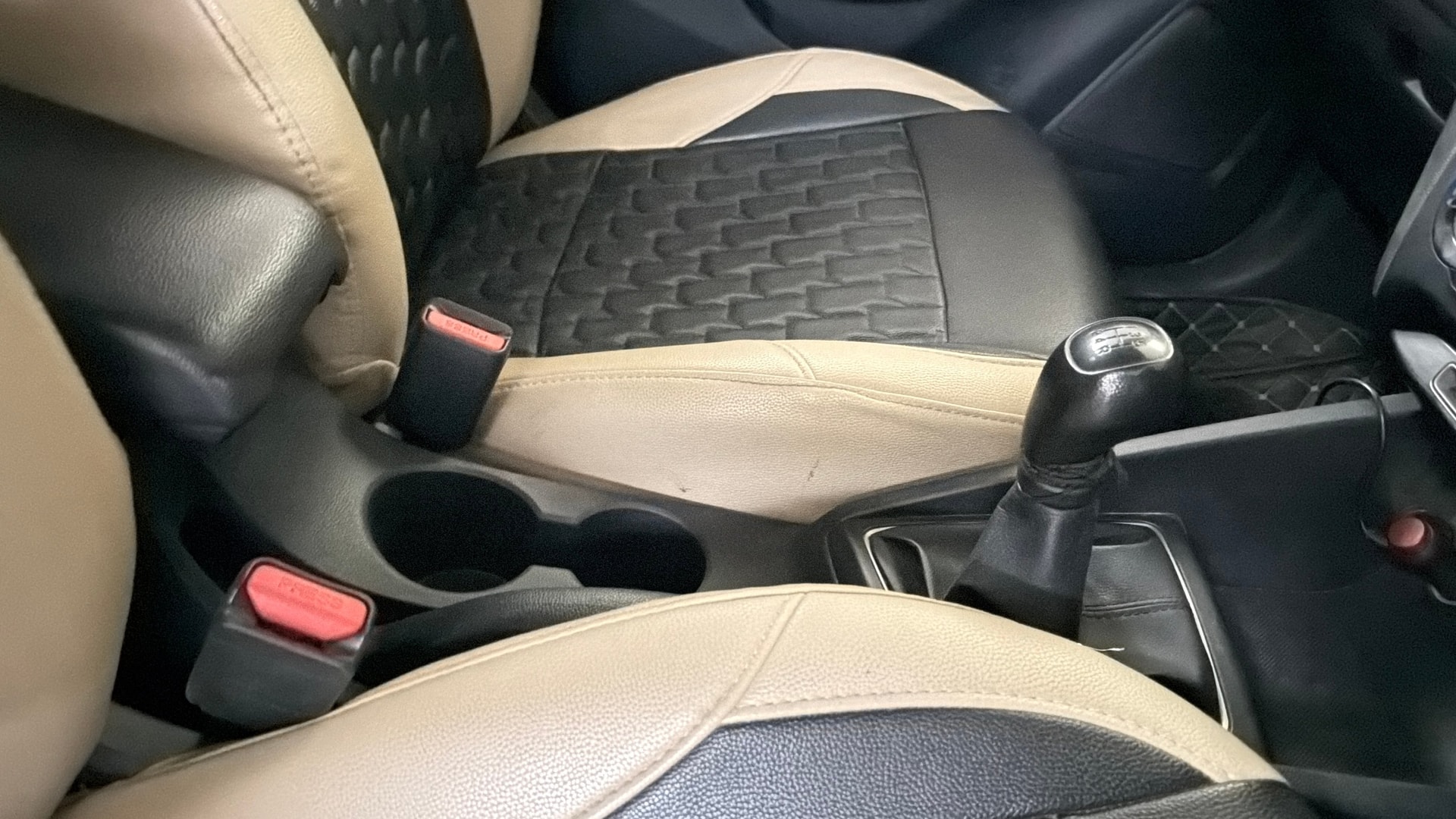 View 2020 Hyundai Elite i20 1.2 Sportz Plus Petrol Image 39 Used 2020 Hyundai Elite i20 1.2 Sportz Plus Petrol Image 39