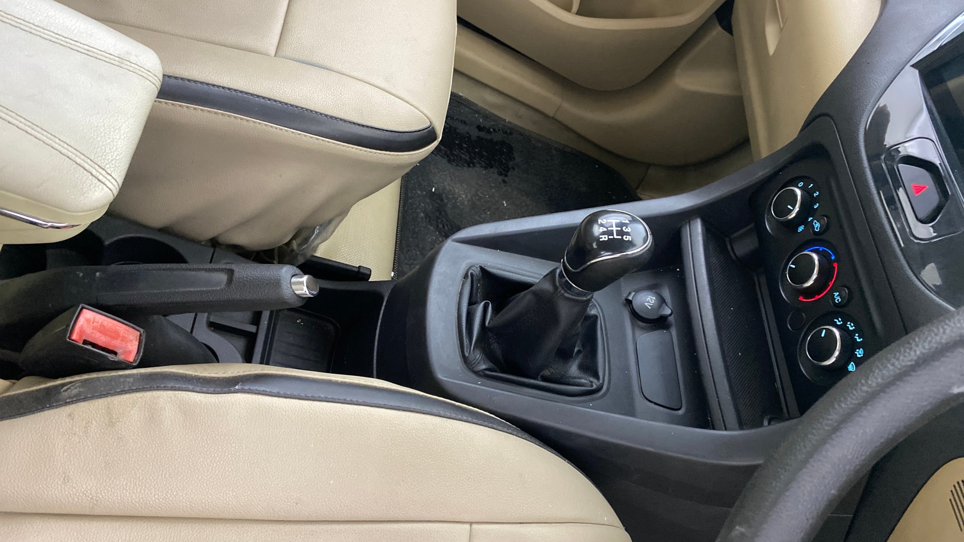 View 2017 Ford Figo Aspire 1.2P Ambiente MT BS IV Image 38 Used 2017 Ford Figo Aspire 1.2P Ambiente MT BS IV Image 38