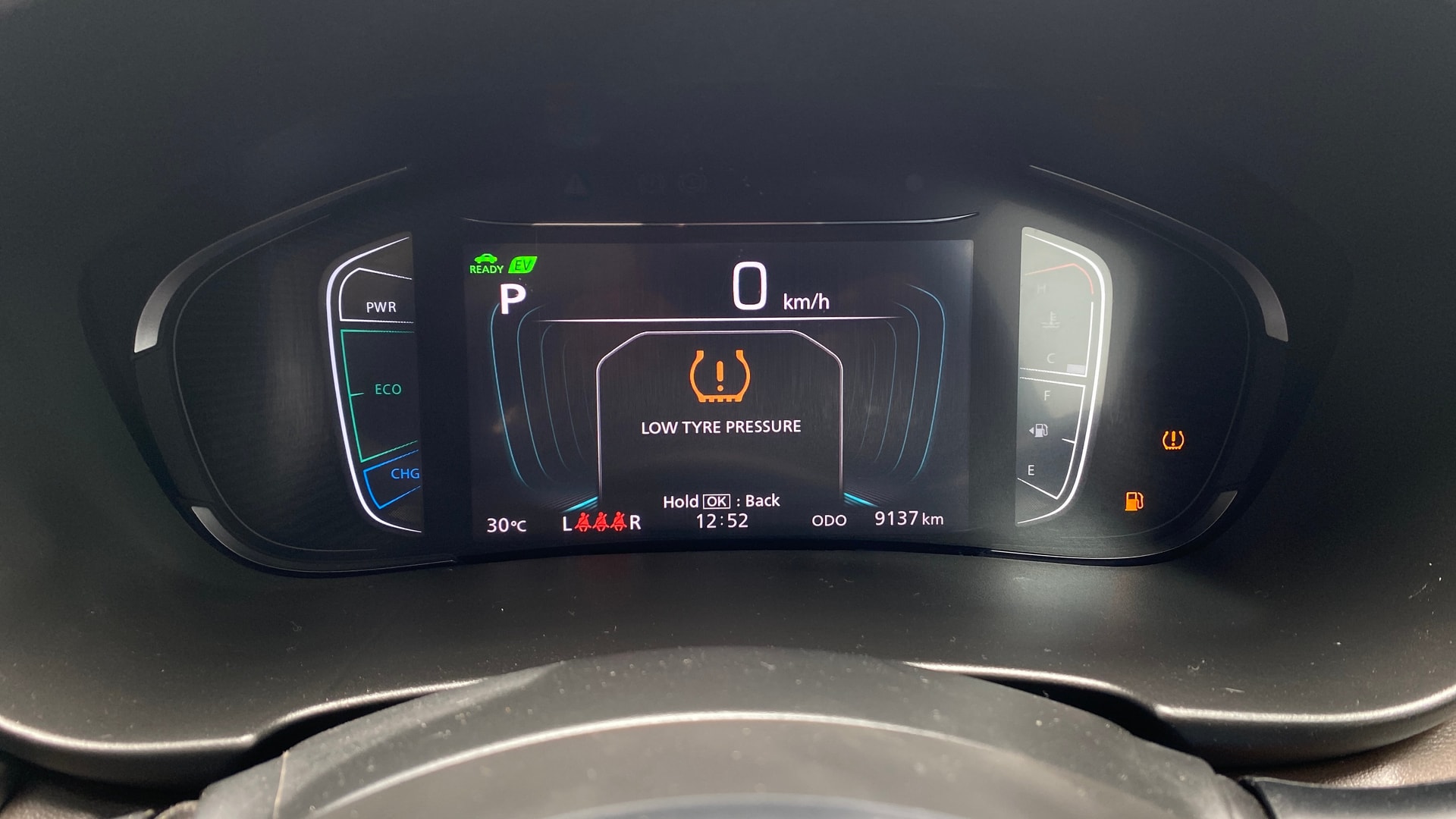 View 2024 Toyota Urban Cruiser Hyryder V e-Drive 2WD HYBRID Image 21 Used 2024 Toyota Urban Cruiser Hyryder V e-Drive 2WD HYBRID Image 21