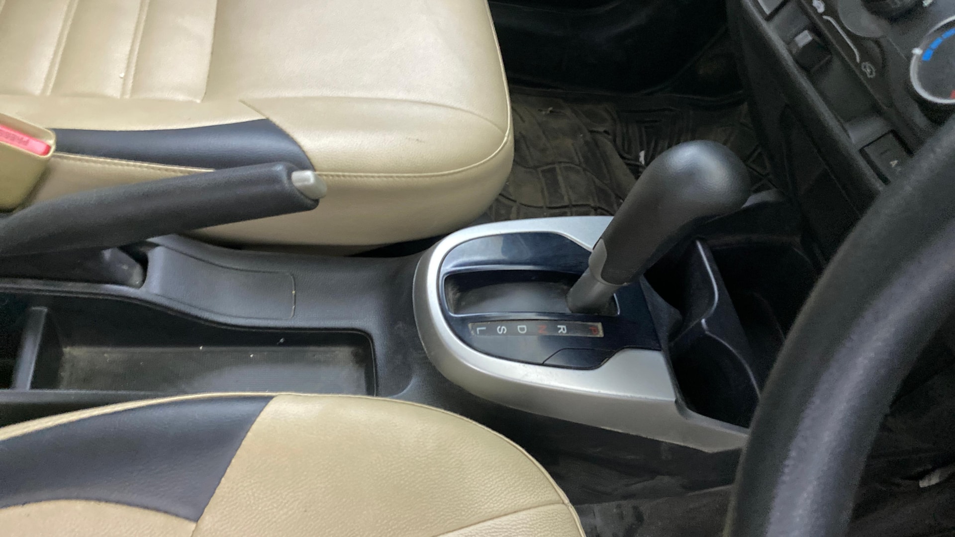 View 2016 Honda Jazz E MT Diesel Image 37 Used 2016 Honda Jazz E MT Diesel Image 37