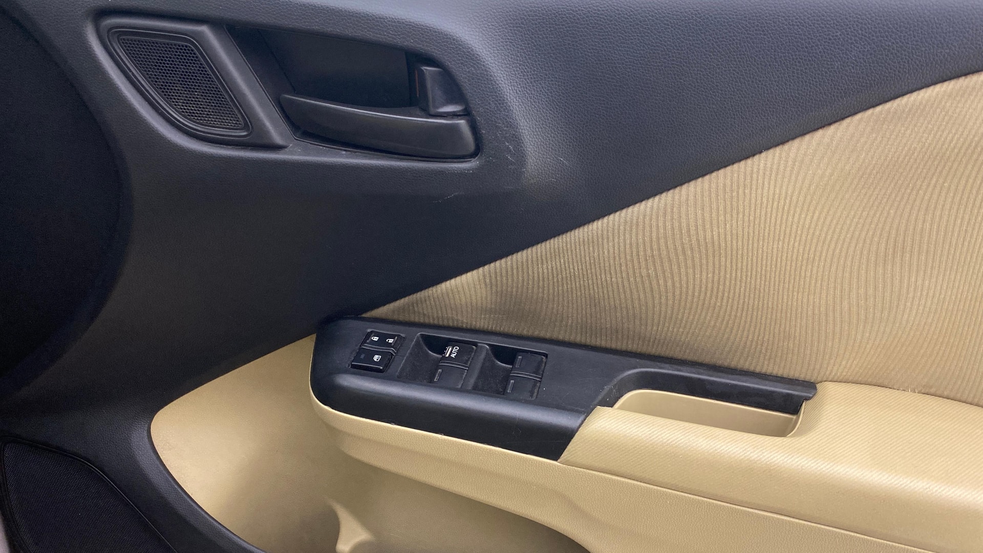 View 2015 Honda City ZX MT Diesel Anniversary Edition Image 37 Used 2015 Honda City ZX MT Diesel Anniversary Edition Image 37