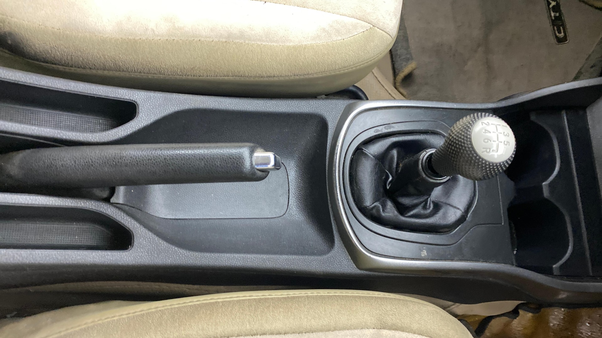 View 2015 Honda City ZX MT Diesel Anniversary Edition Image 39 Used 2015 Honda City ZX MT Diesel Anniversary Edition Image 39