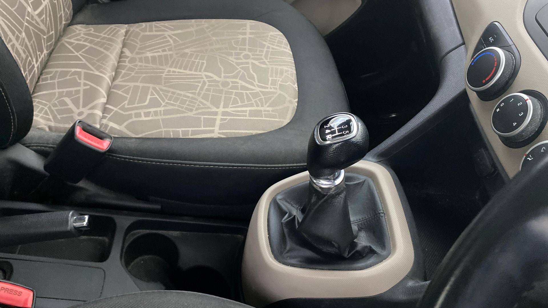View 2013 Hyundai Grand i10 1.2 Asta Petrol Image 38 Used 2013 Hyundai Grand i10 1.2 Asta Petrol Image 38