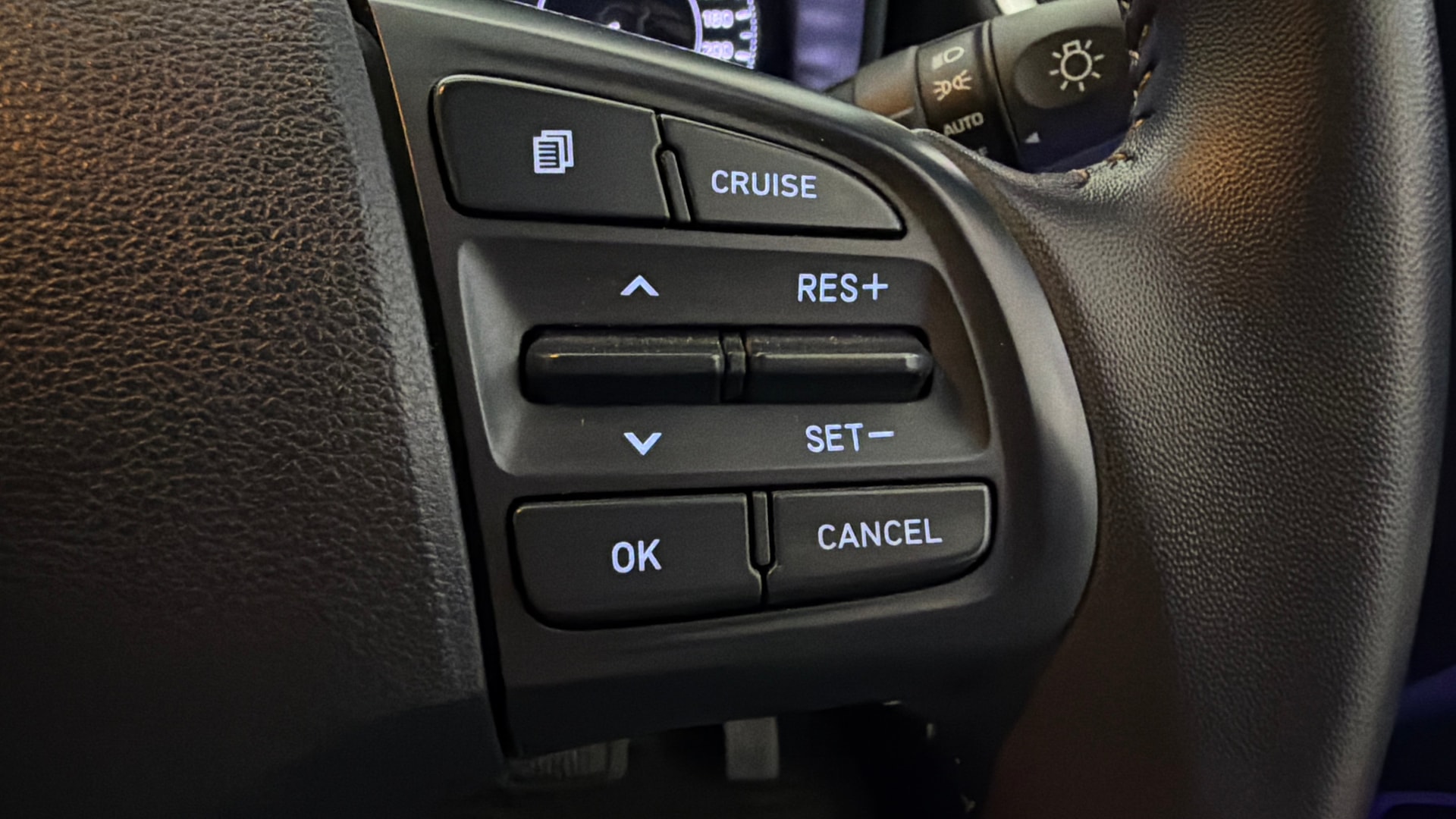 View 2019 Hyundai Venue SX Plus 1.0 Petrol AT Dual Tone Image 3 Used 2019 Hyundai Venue SX Plus 1.0 Petrol AT Dual Tone Image 3