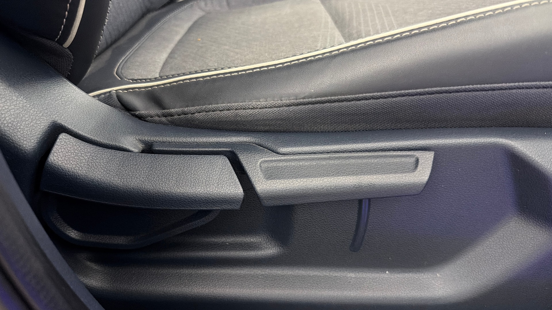 View 2019 Hyundai Venue SX Plus 1.0 Petrol AT Dual Tone Image 19 Used 2019 Hyundai Venue SX Plus 1.0 Petrol AT Dual Tone Image 19