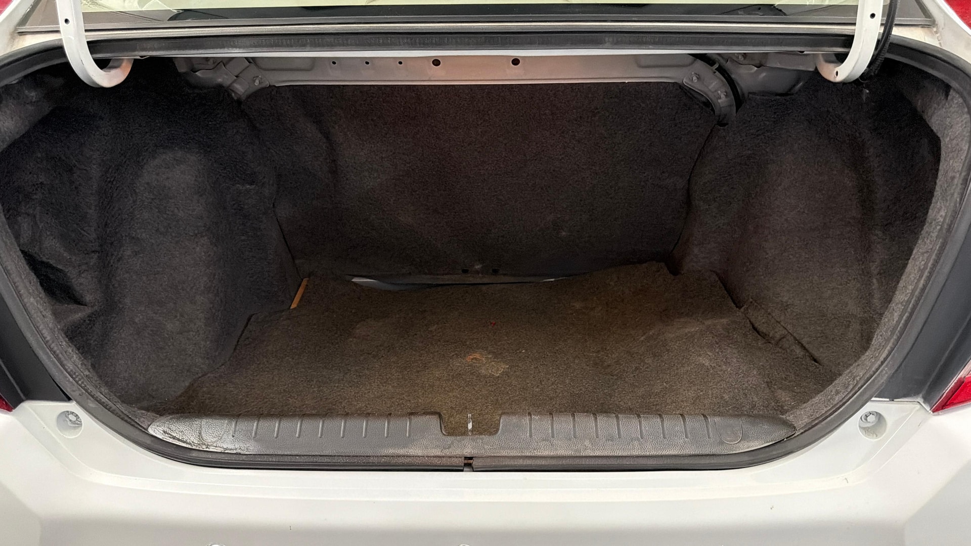 View 2018 Honda Amaze E MT Petrol BS IV Image 10 Used 2018 Honda Amaze E MT Petrol BS IV Image 10