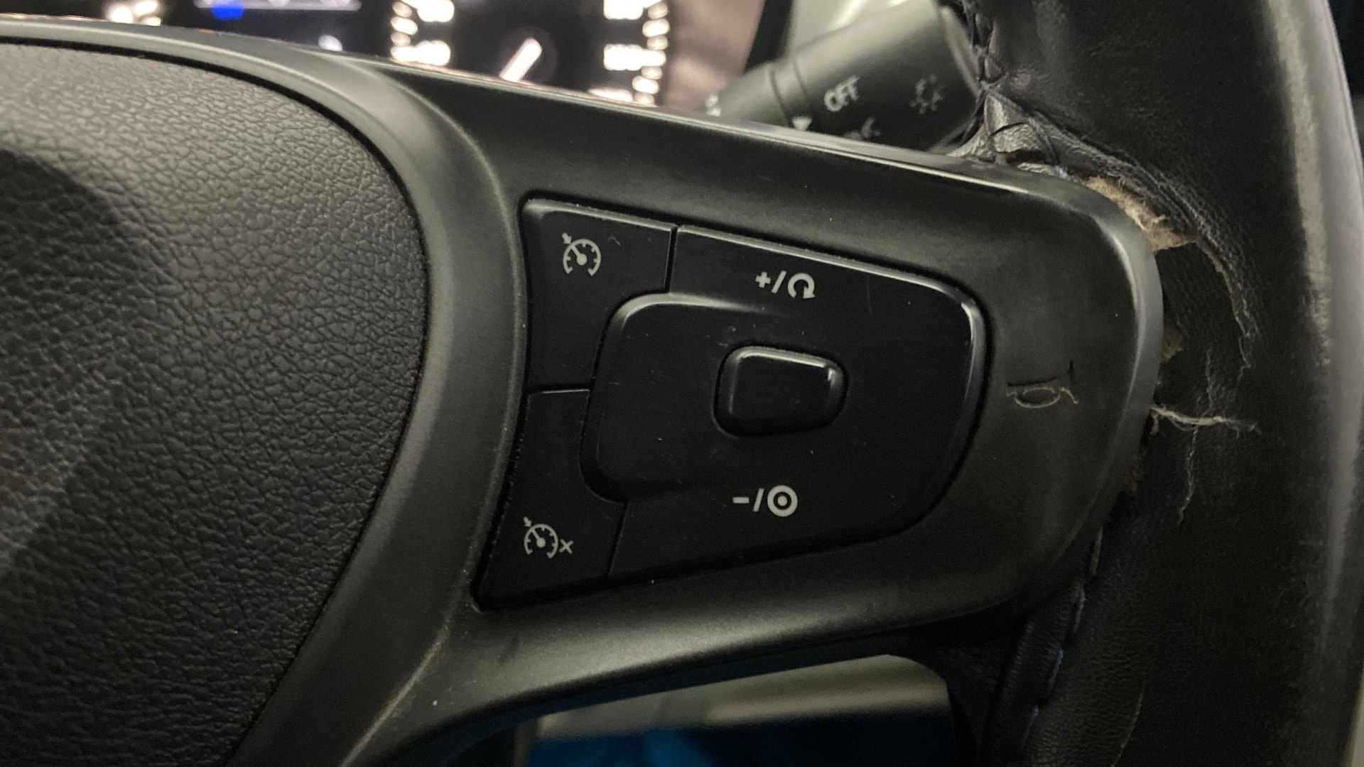 View 2022 Tata Altroz XT Petrol Image 3 Used 2022 Tata Altroz XT Petrol Image 3
