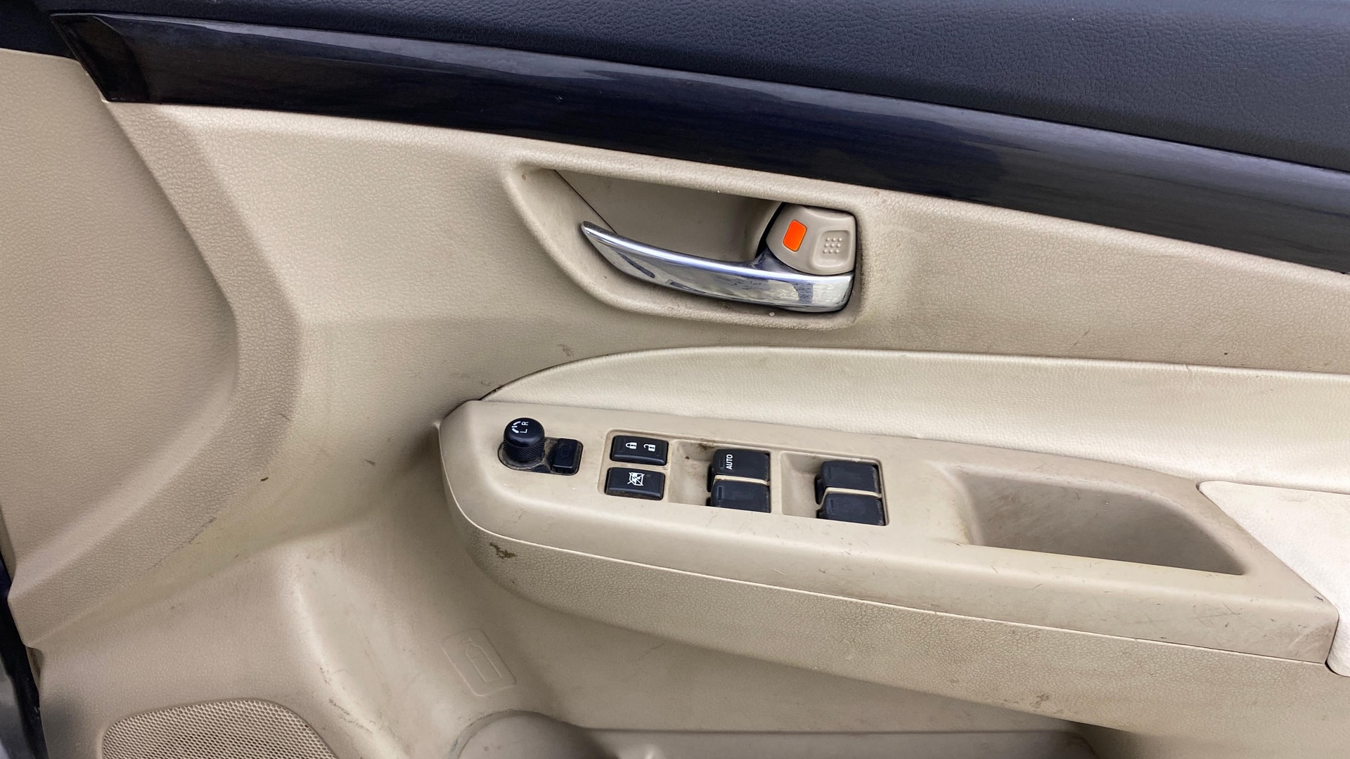 View 2016 Maruti Suzuki 1000 Base Variant Image 37 Used 2016 Maruti Suzuki 1000 Base Variant Image 37