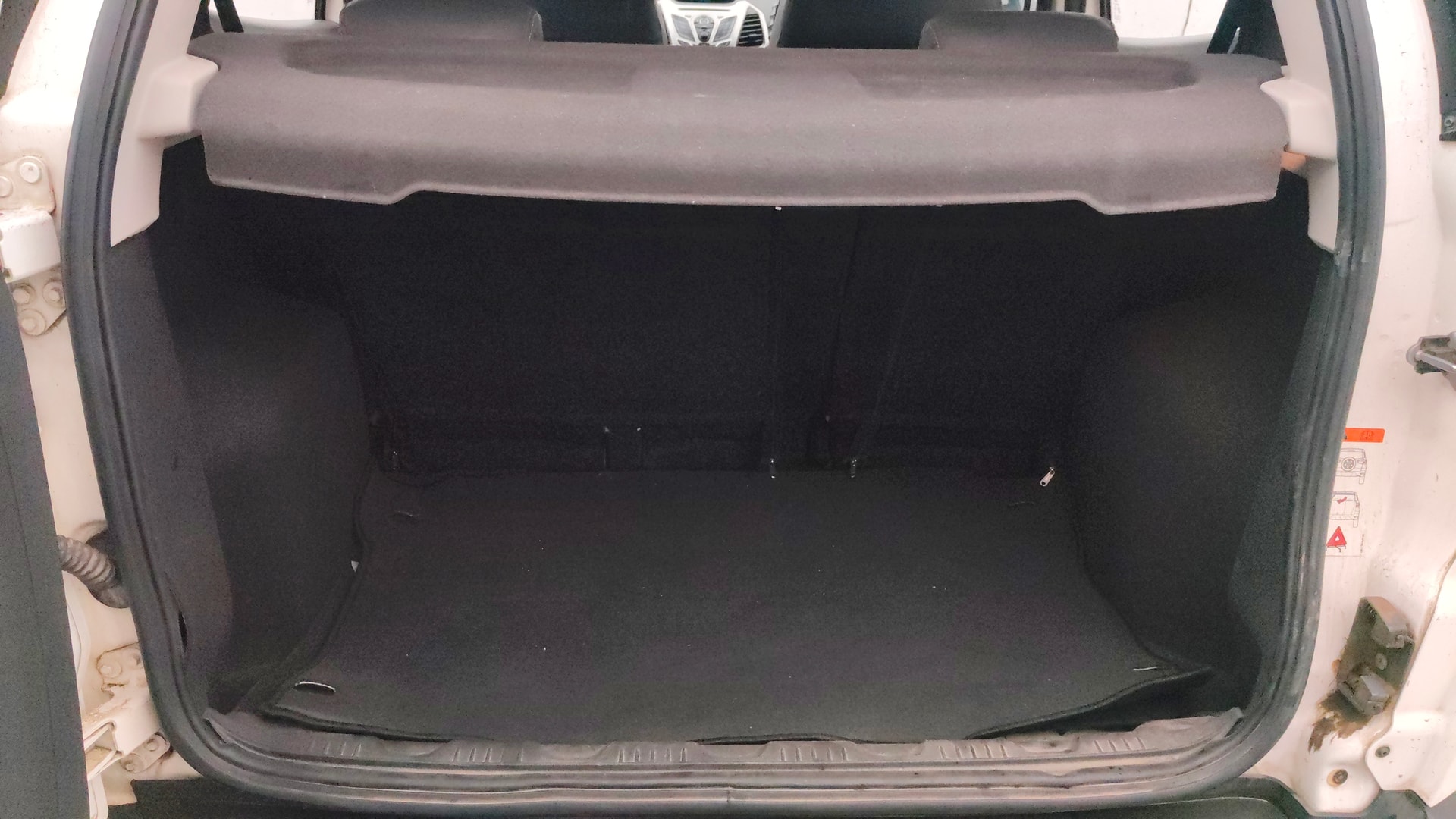 View 2016 Ford EcoSport 1.5 TDCi Diesel Ambiente BS IV Image 10 Used 2016 Ford EcoSport 1.5 TDCi Diesel Ambiente BS IV Image 10