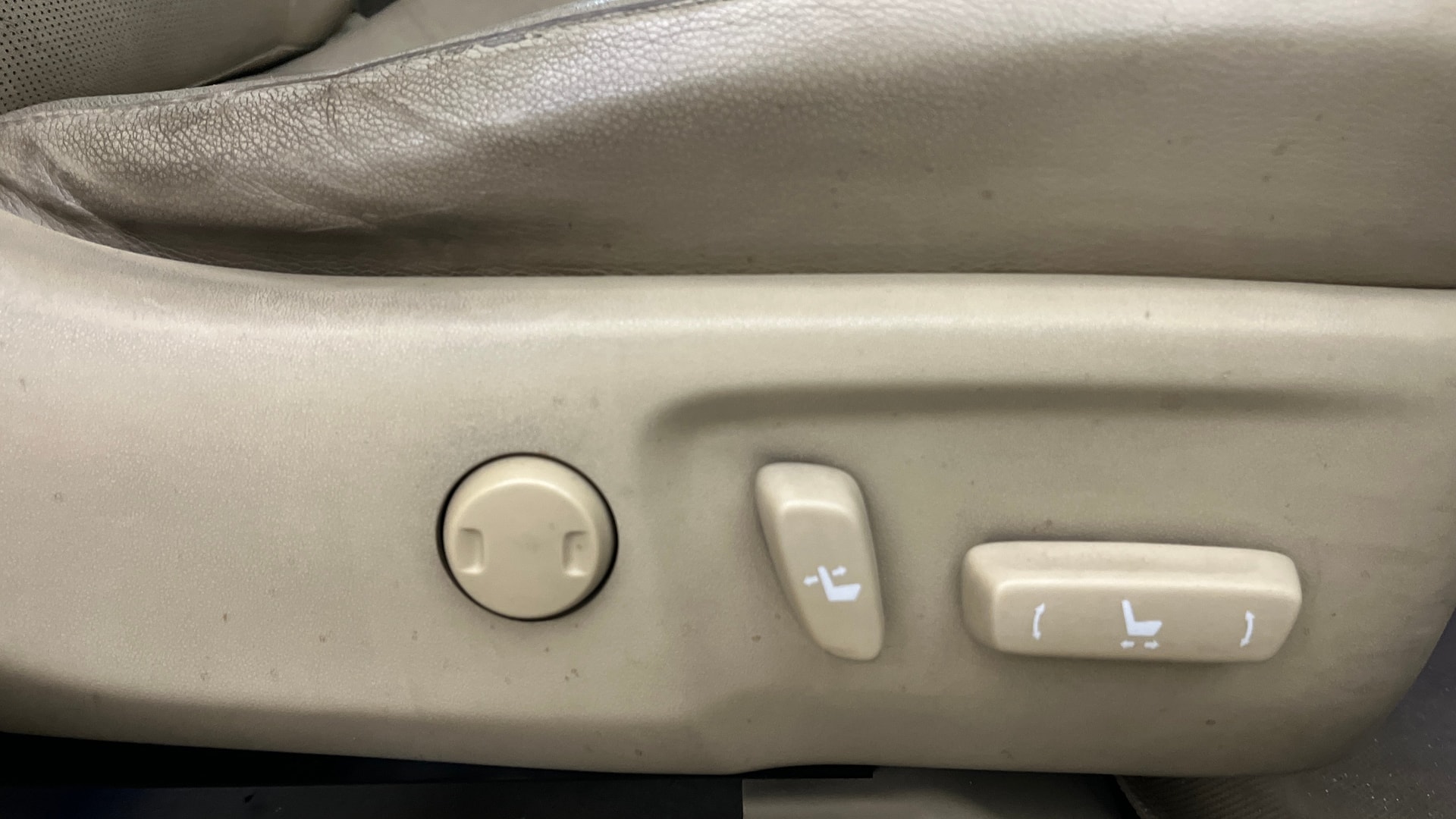 View 2015 Toyota Camry Hybrid Image 18 Used 2015 Toyota Camry Hybrid Image 18