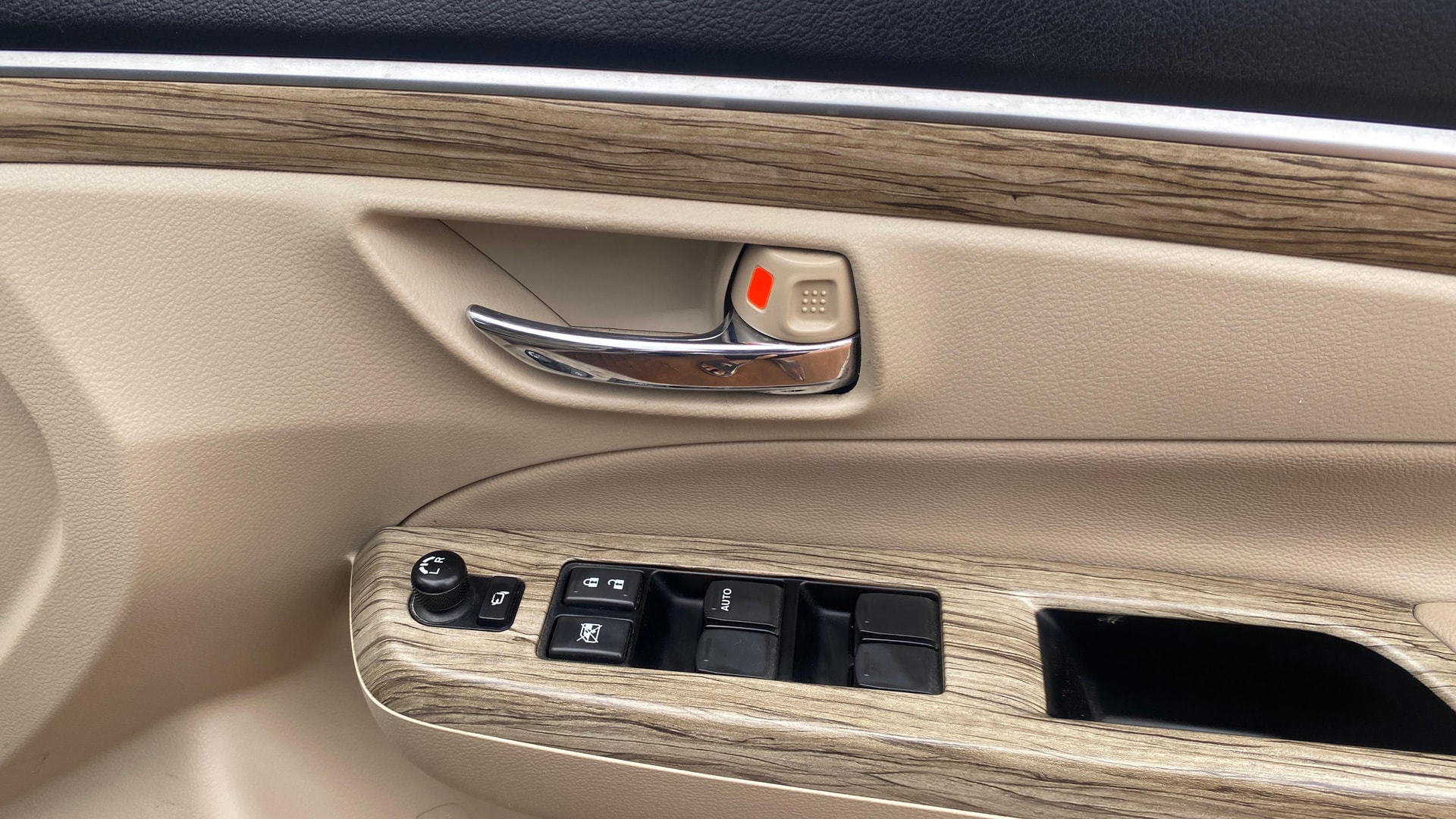 View 2020 Maruti Suzuki 1000 Base Variant Image 38 Used 2020 Maruti Suzuki 1000 Base Variant Image 38