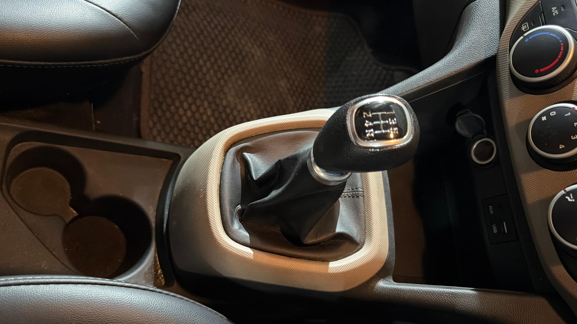View 2019 Hyundai Grand i10 Sportz 1.2 Kappa Image 39 Used 2019 Hyundai Grand i10 Sportz 1.2 Kappa Image 39