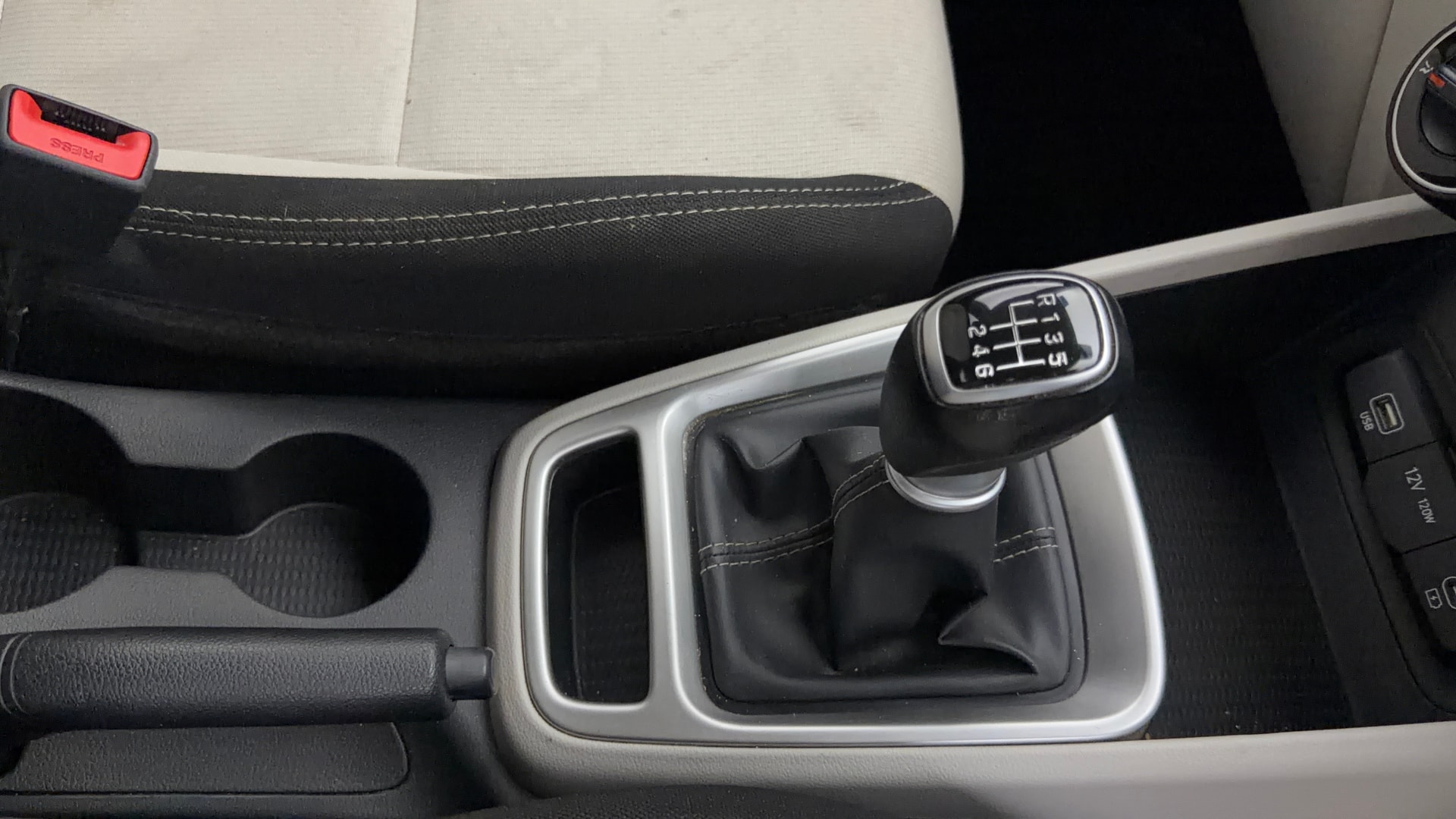 View 2022 Hyundai Venue S (O) 1.0 Turbo Petrol MT Image 41 Used 2022 Hyundai Venue S (O) 1.0 Turbo Petrol MT Image 41