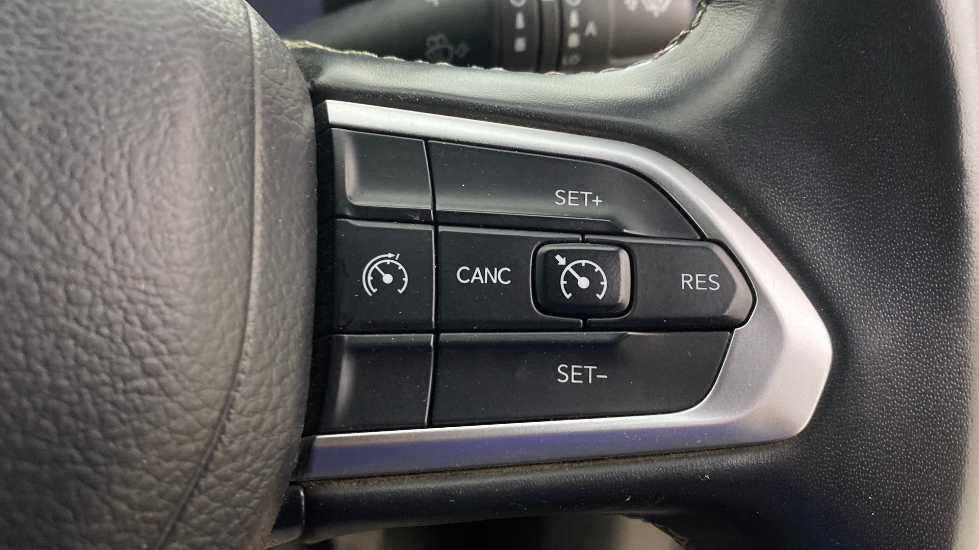 View 2021 Jeep Compass S (O) 1.4 Petrol DDCT Image 3 Used 2021 Jeep Compass S (O) 1.4 Petrol DDCT Image 3