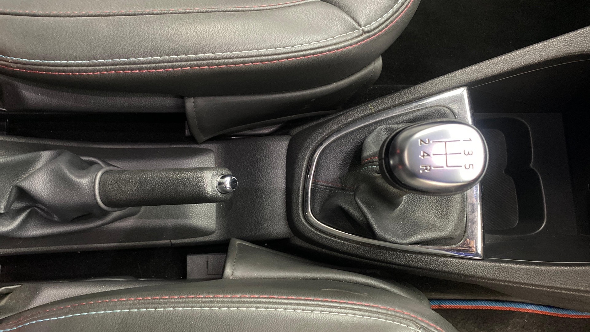 View 2020 Renault Captur Platine Petrol Dual Tone Image 39 Used 2020 Renault Captur Platine Petrol Dual Tone Image 39