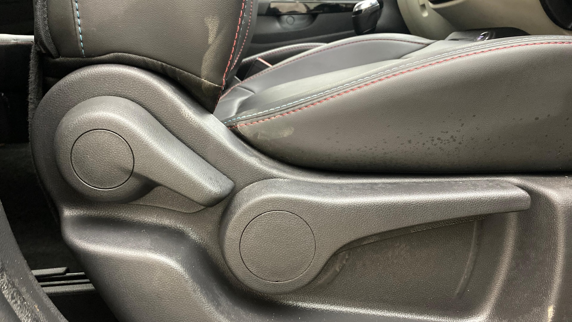 View 2020 Renault Captur Platine Petrol Dual Tone Image 18 Used 2020 Renault Captur Platine Petrol Dual Tone Image 18