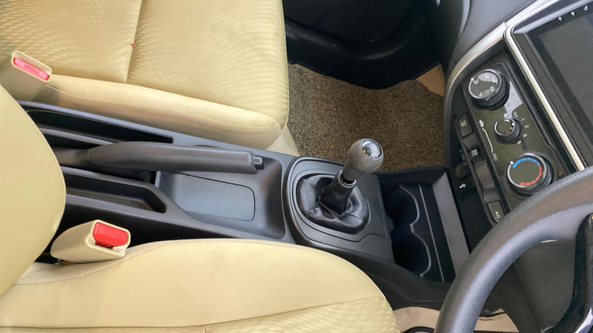View 2015 Honda City ZX MT Diesel Anniversary Edition Image 38 Used 2015 Honda City ZX MT Diesel Anniversary Edition Image 38