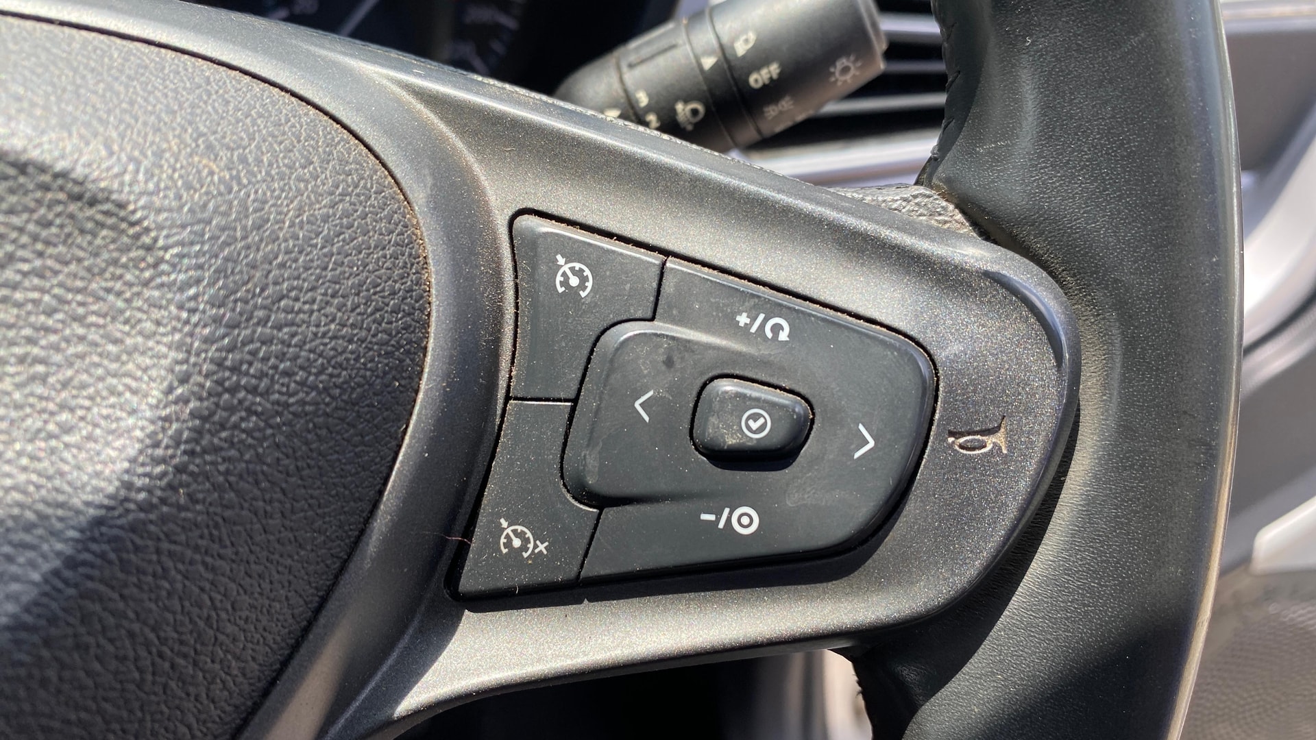 View 2020 Tata Altroz XZ Petrol Image 3 Used 2020 Tata Altroz XZ Petrol Image 3