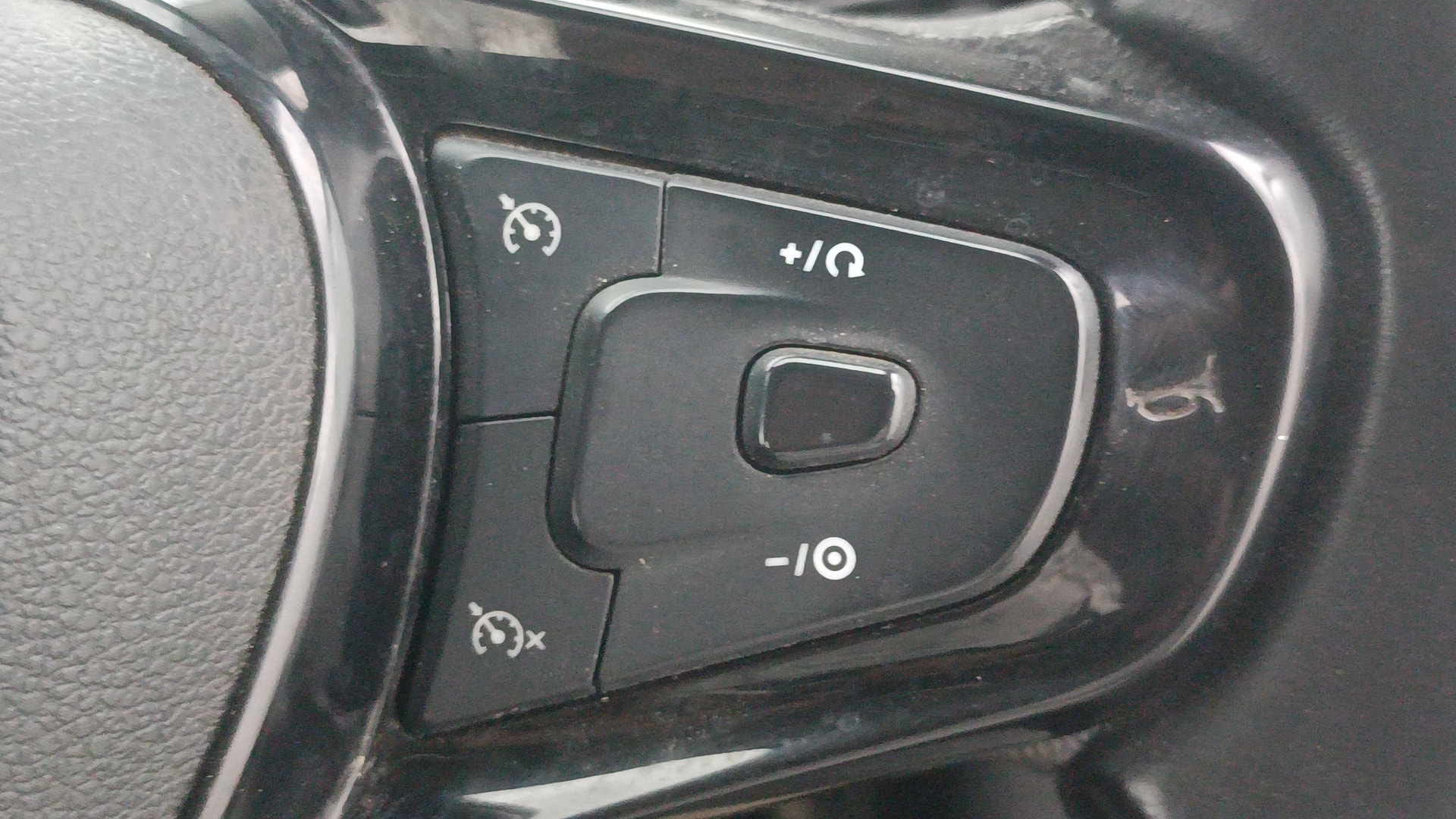 View 2021 Tata Nexon Revotron XE Image 3 Used 2021 Tata Nexon Revotron XE Image 3