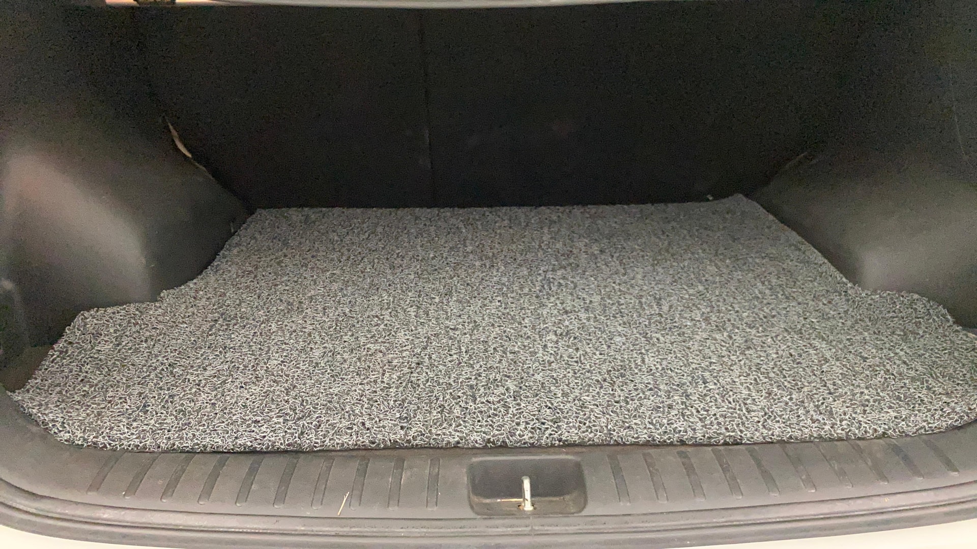 View 2018 Hyundai Tucson R 2.0 6-Speed Automatic GL BS IV Image 11 Used 2018 Hyundai Tucson R 2.0 6-Speed Automatic GL BS IV Image 11