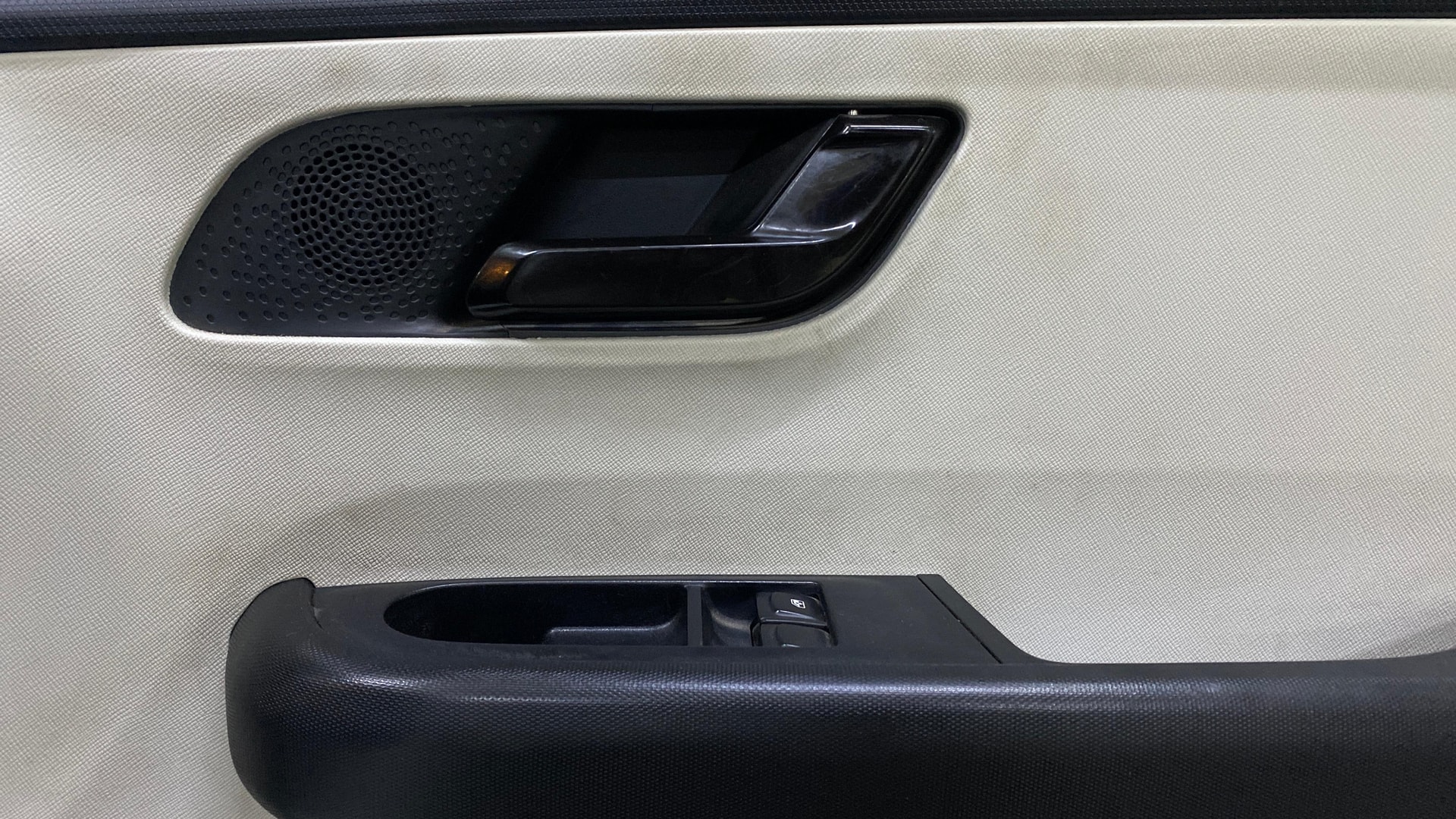 View 2023 Tata Altroz XE Plus Petrol Image 33 Used 2023 Tata Altroz XE Plus Petrol Image 33