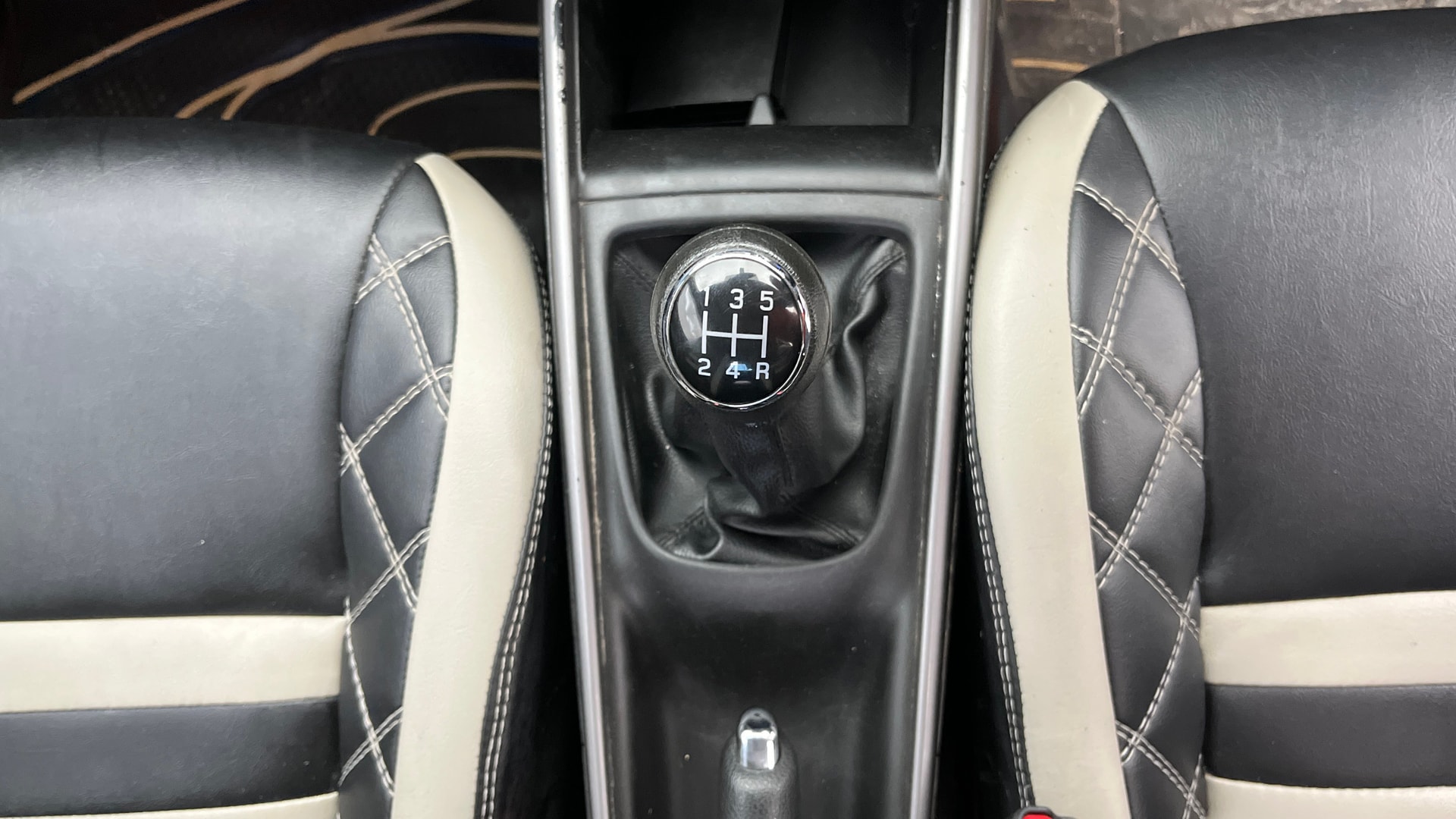 View 2021 Maruti Suzuki 1000 Base Variant Image 39 Used 2021 Maruti Suzuki 1000 Base Variant Image 39