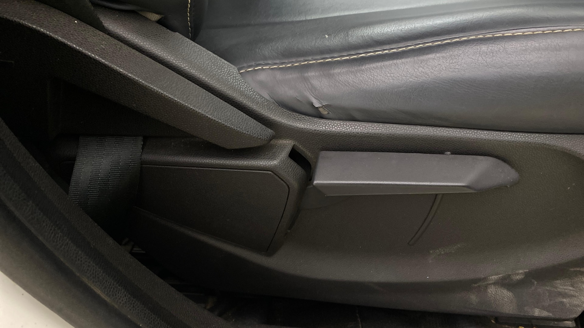 View 2015 Ford EcoSport 1.5 TDCi Diesel Ambiente BS IV Image 18 Used 2015 Ford EcoSport 1.5 TDCi Diesel Ambiente BS IV Image 18
