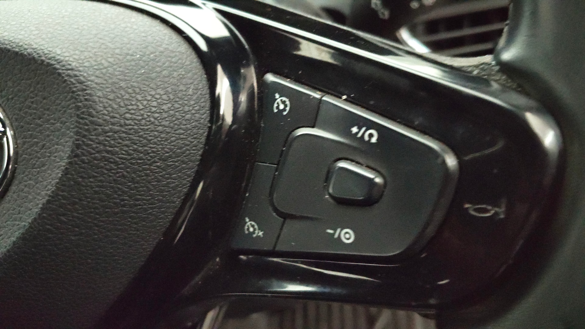 View 2022 Tata Nexon Revotron XE Image 3 Used 2022 Tata Nexon Revotron XE Image 3