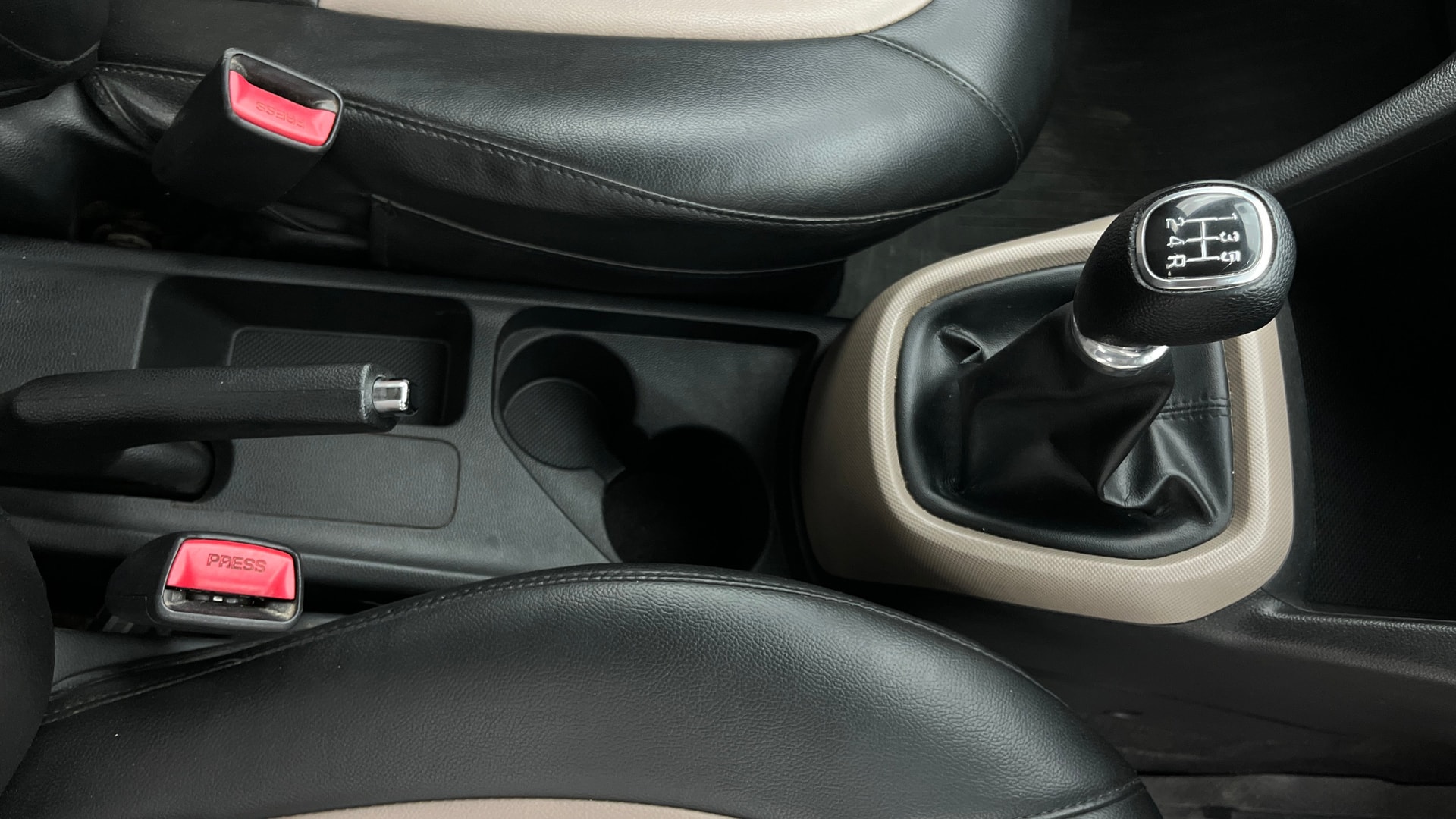 View 2017 Hyundai Grand i10 1.2 Sportz(O) Petrol Image 39 Used 2017 Hyundai Grand i10 1.2 Sportz(O) Petrol Image 39