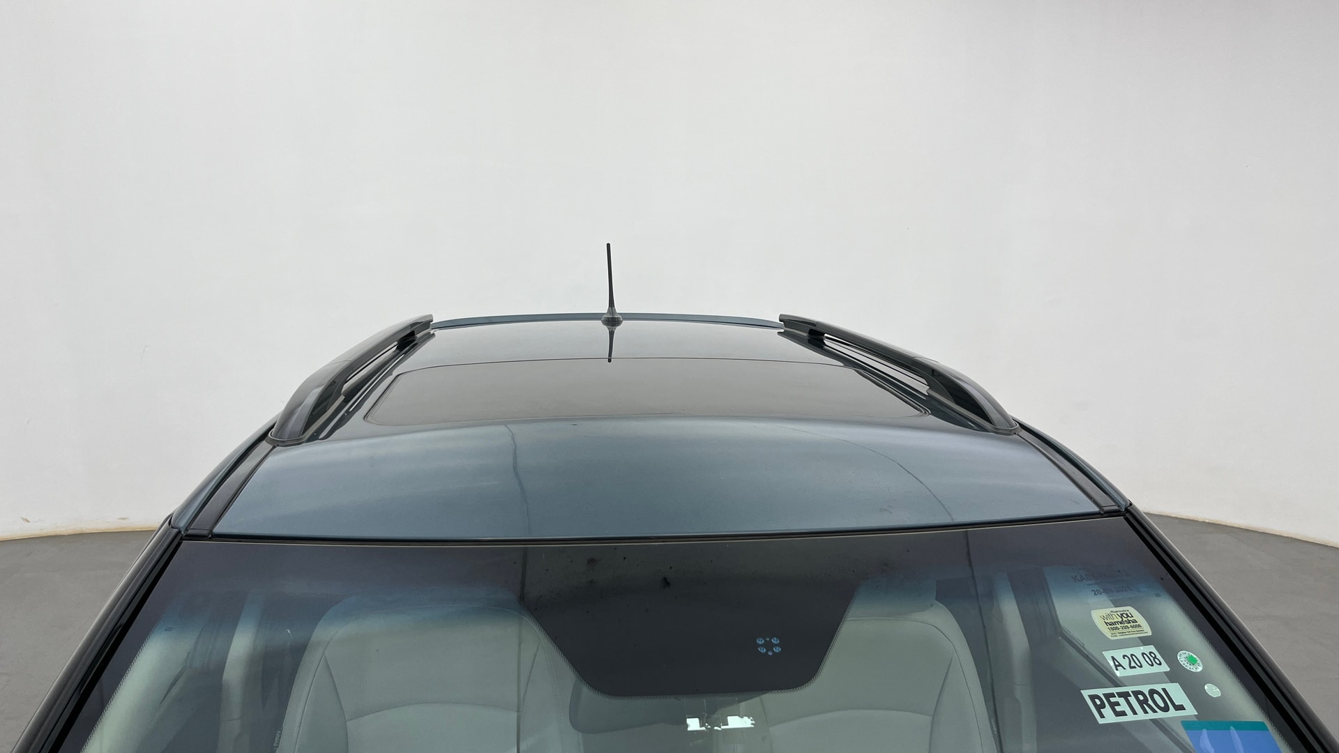 View 2021 Mahindra XUV300 W4 Petrol BS IV Image 35 Used 2021 Mahindra XUV300 W4 Petrol BS IV Image 35