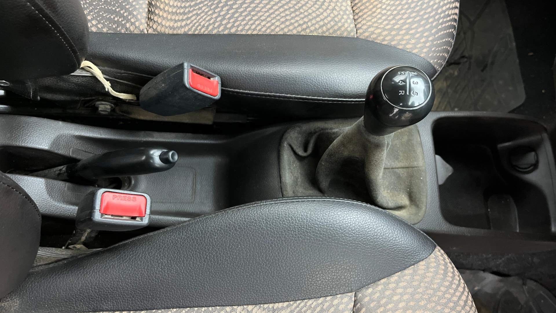 View 2016 Hyundai EON Magna Plus Image 37 Used 2016 Hyundai EON Magna Plus Image 37