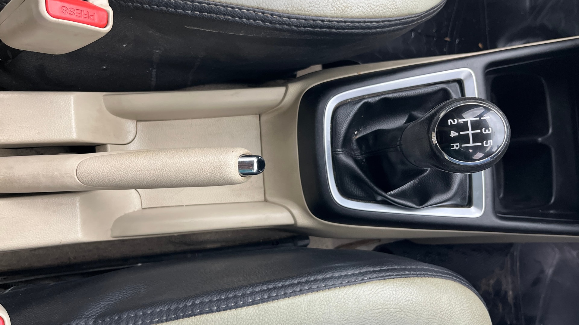View 2017 Maruti Suzuki 1000 Base Variant Image 37 Used 2017 Maruti Suzuki 1000 Base Variant Image 37