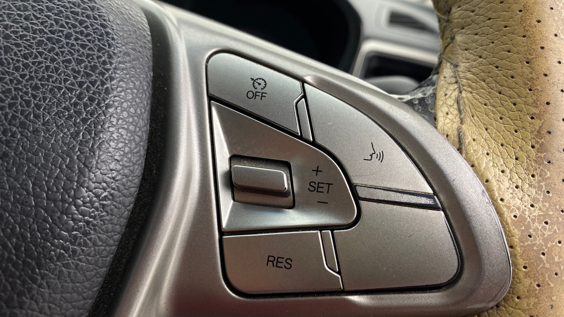Used 2022 Mahindra XUV300 Used 2022 Mahindra XUV300