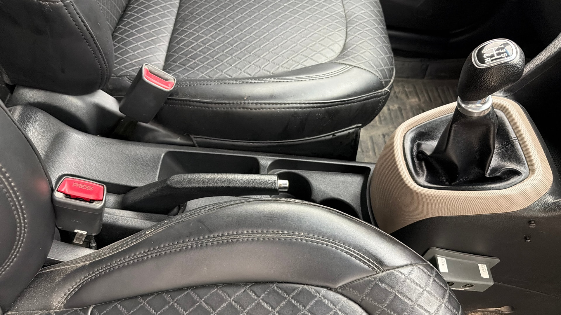 View 2016 Hyundai Grand i10 Sportz 1.2 Kappa Image 37 Used 2016 Hyundai Grand i10 Sportz 1.2 Kappa Image 37