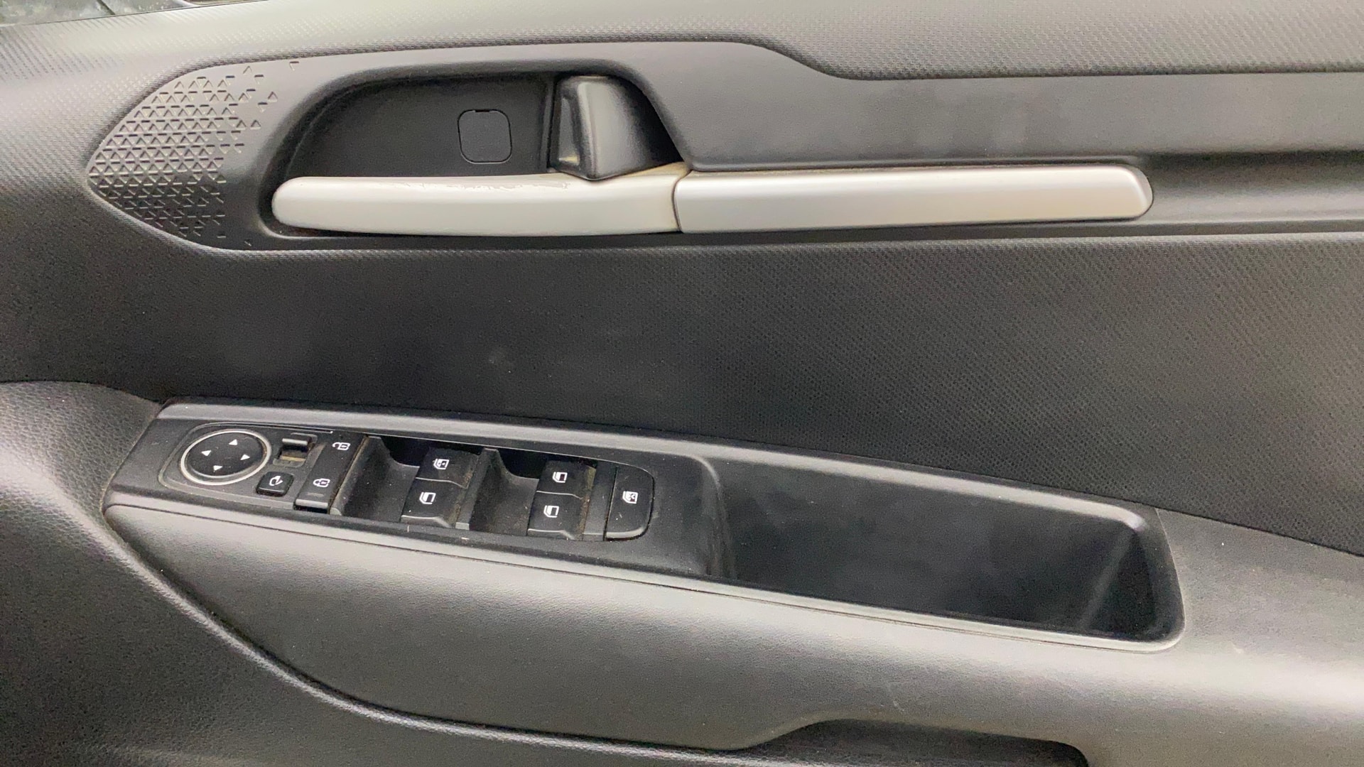 View 2021 Kia Sonet HTK Plus iMT Petrol Image 33 Used 2021 Kia Sonet HTK Plus iMT Petrol Image 33