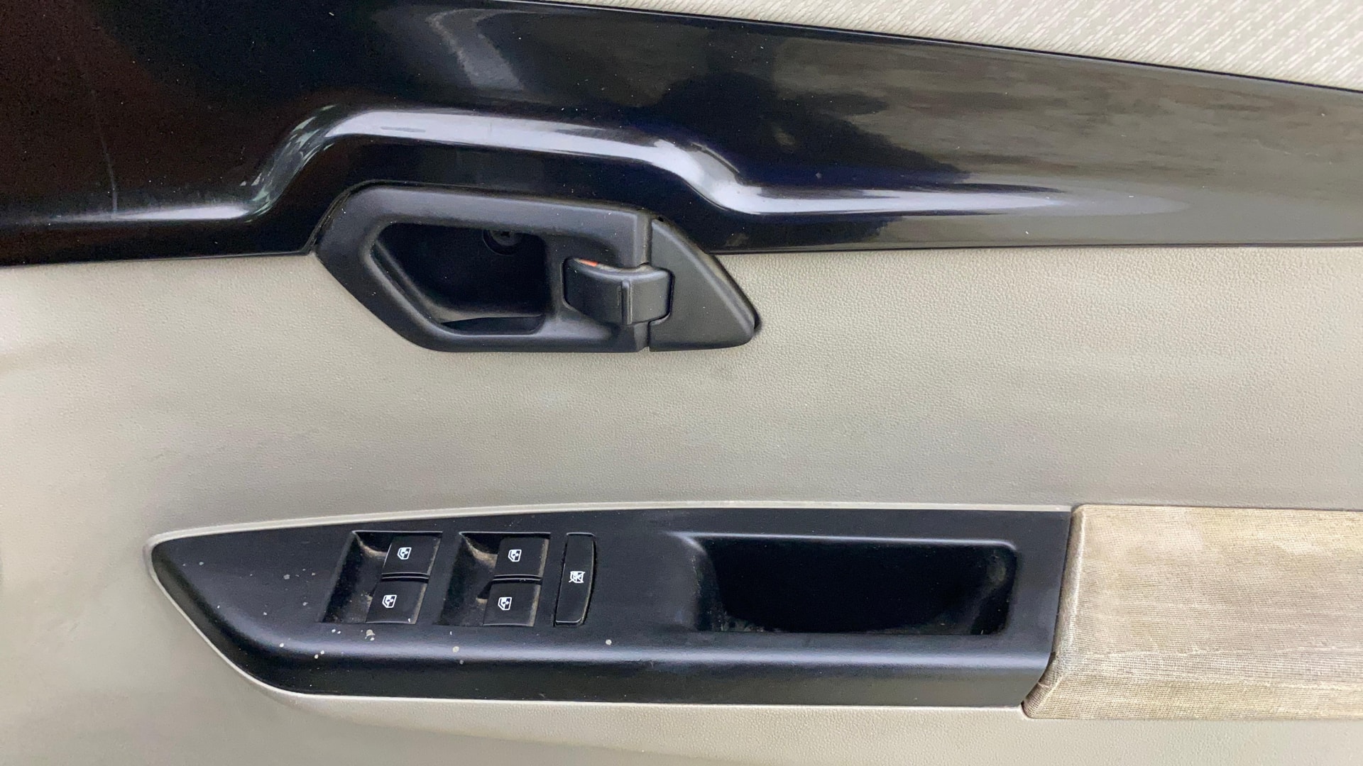 View 2016 Mahindra KUV100 K8 Petrol 5 Seater BS IV Image 32 Used 2016 Mahindra KUV100 K8 Petrol 5 Seater BS IV Image 32