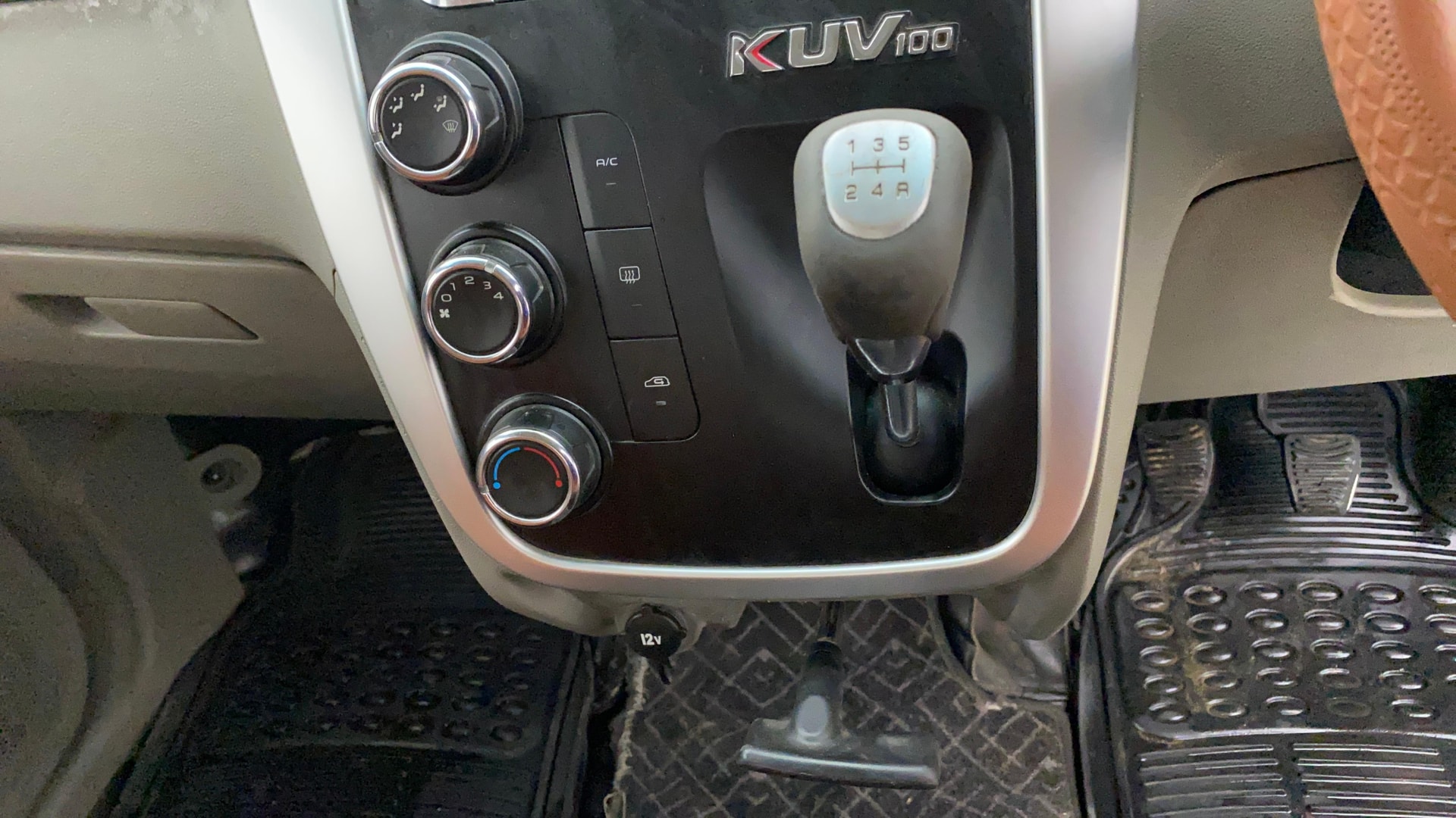 View 2016 Mahindra KUV100 K8 Petrol 5 Seater BS IV Image 37 Used 2016 Mahindra KUV100 K8 Petrol 5 Seater BS IV Image 37