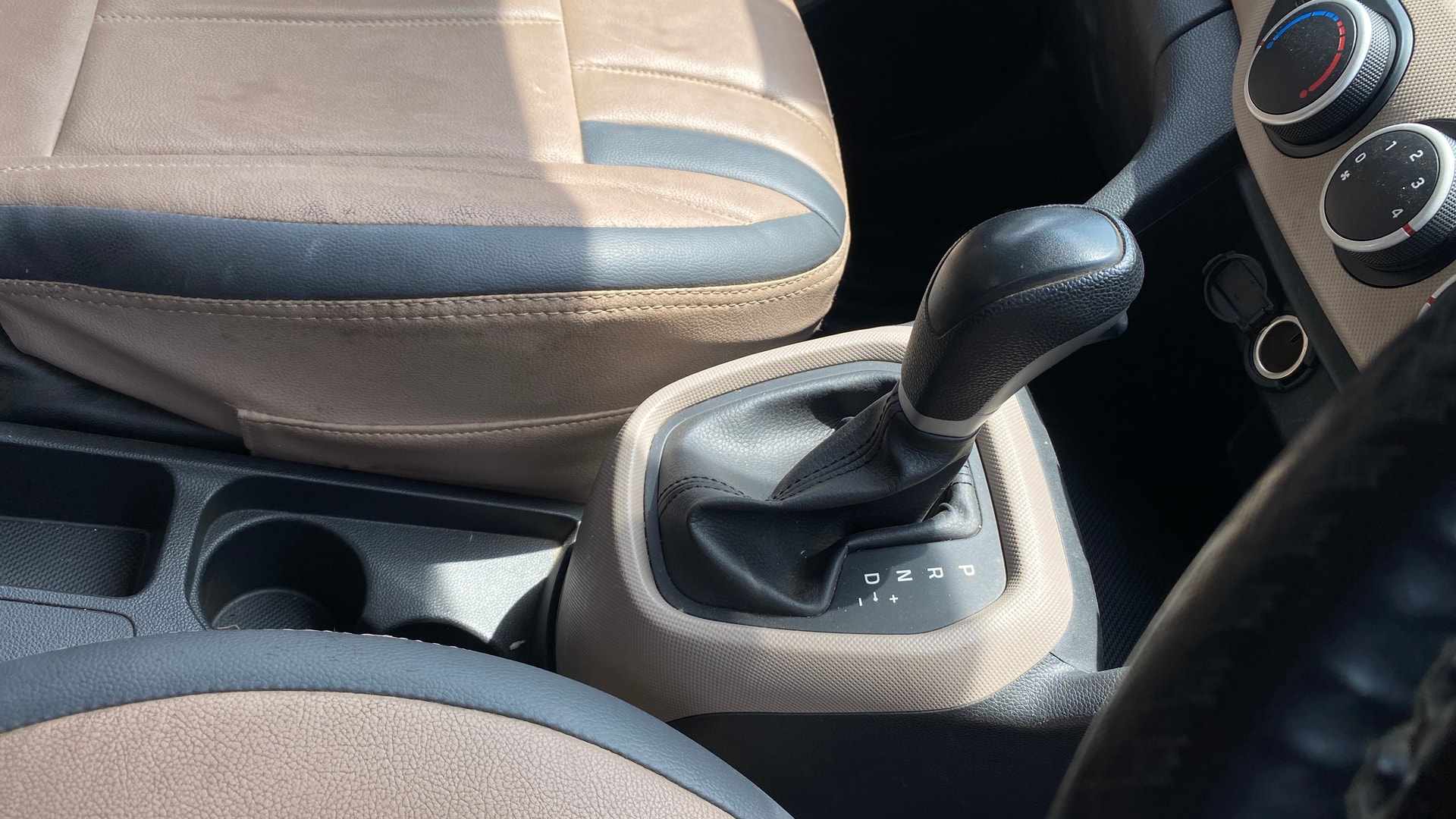 View 2018 Hyundai Grand i10 1.2 Magna Petrol AT Image 37 Used 2018 Hyundai Grand i10 1.2 Magna Petrol AT Image 37