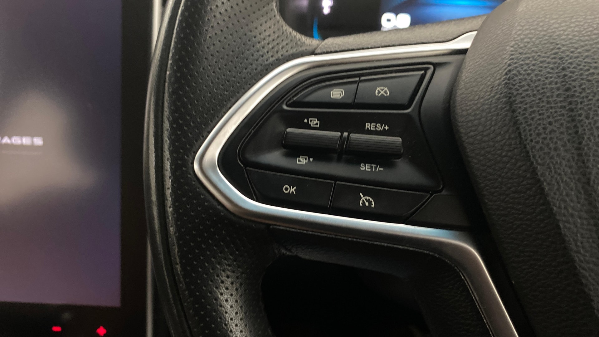 View 2023 MG Hector Plus Sharp Pro 7 Seater CVT Petrol Image 3 Used 2023 MG Hector Plus Sharp Pro 7 Seater CVT Petrol Image 3