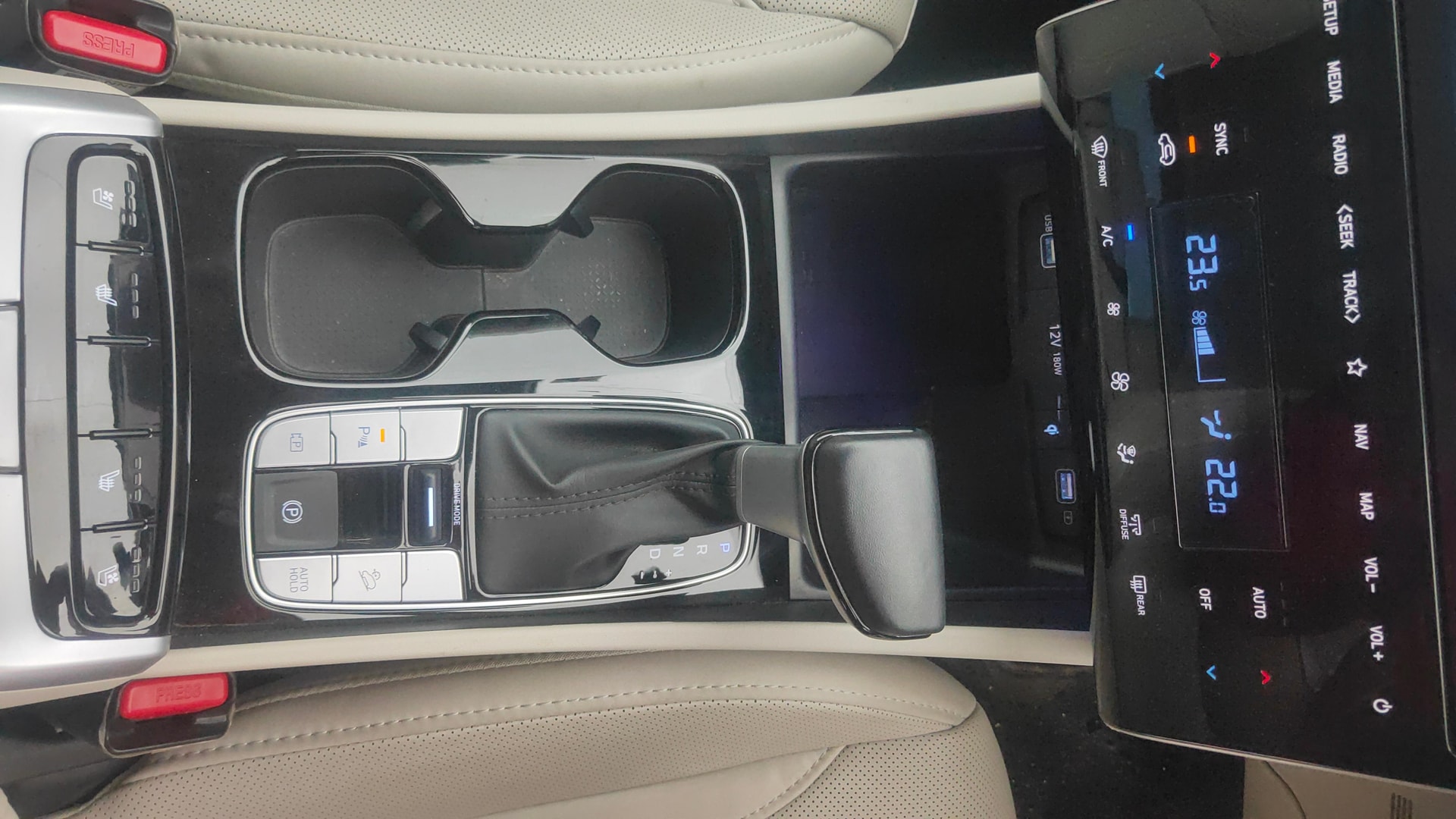 View 2024 Hyundai Tucson Signature 2.0 AT Petrol Image 40 Used 2024 Hyundai Tucson Signature 2.0 AT Petrol Image 40
